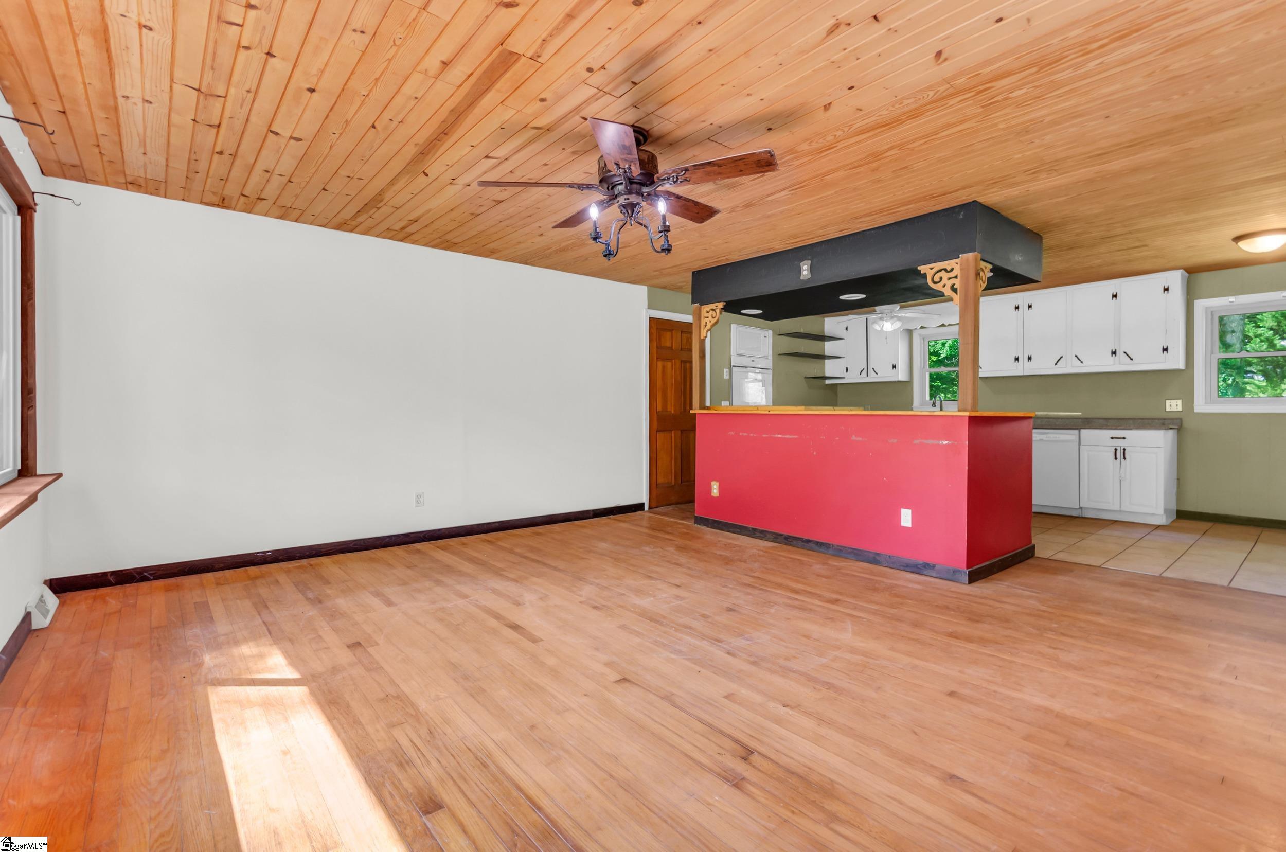 81 Julia, Columbus, North Carolina image 5