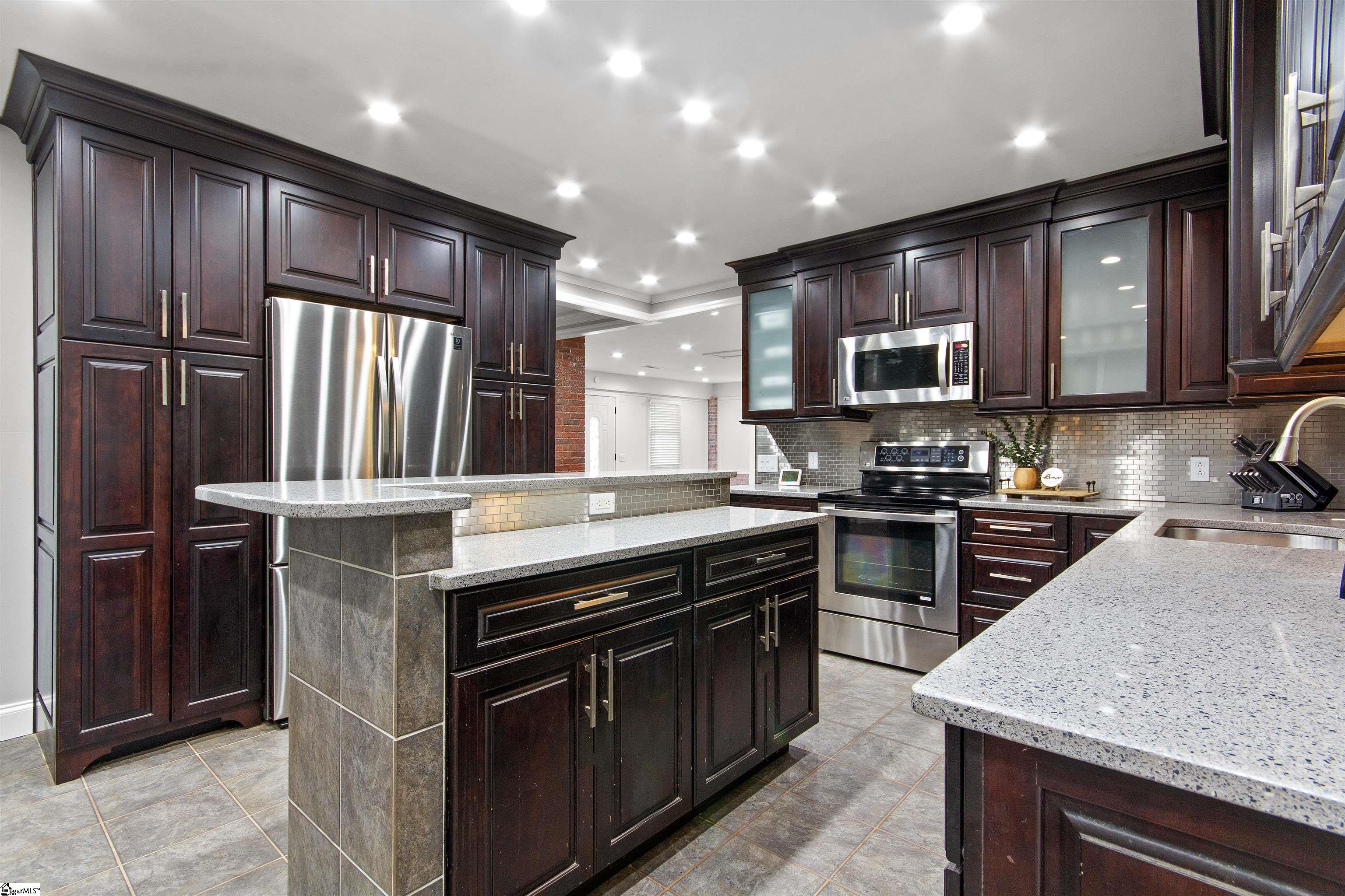 201 Knollview, Greenville, South Carolina image 3