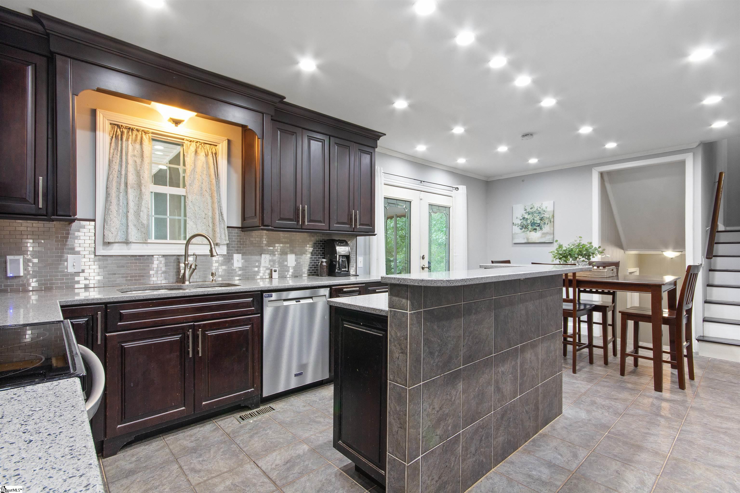 201 Knollview, Greenville, South Carolina image 5