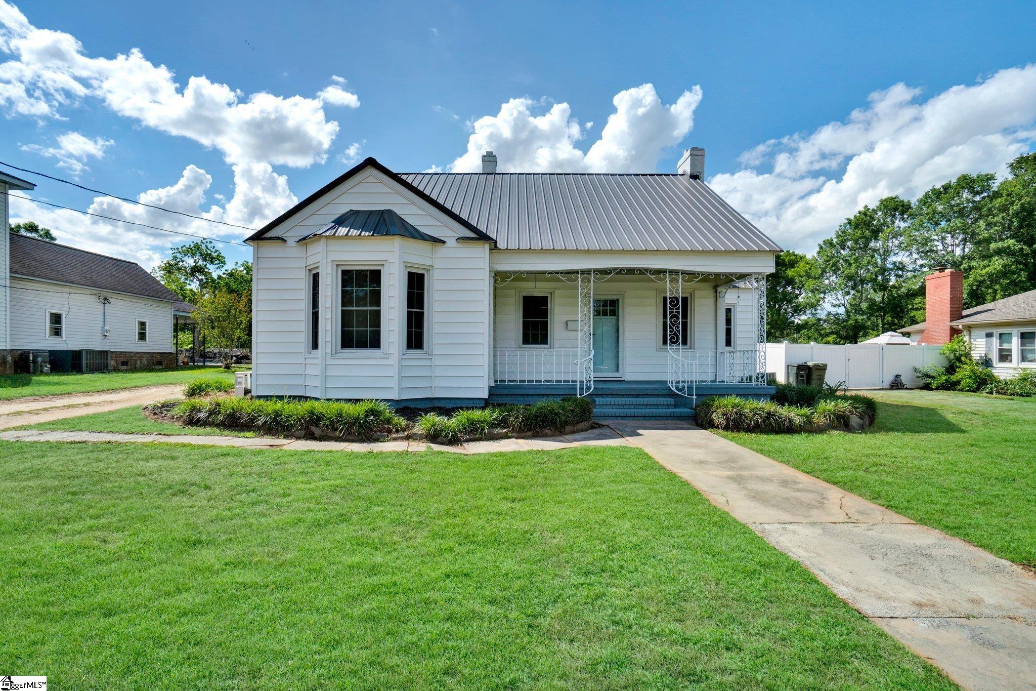 305 N Adair, Clinton, South Carolina image 1