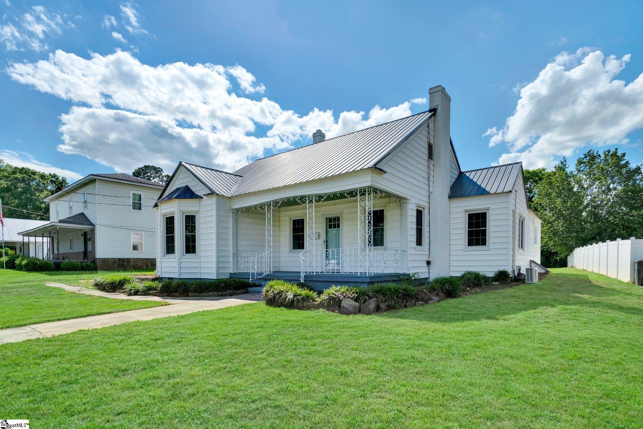 305 N Adair, Clinton, South Carolina image 2