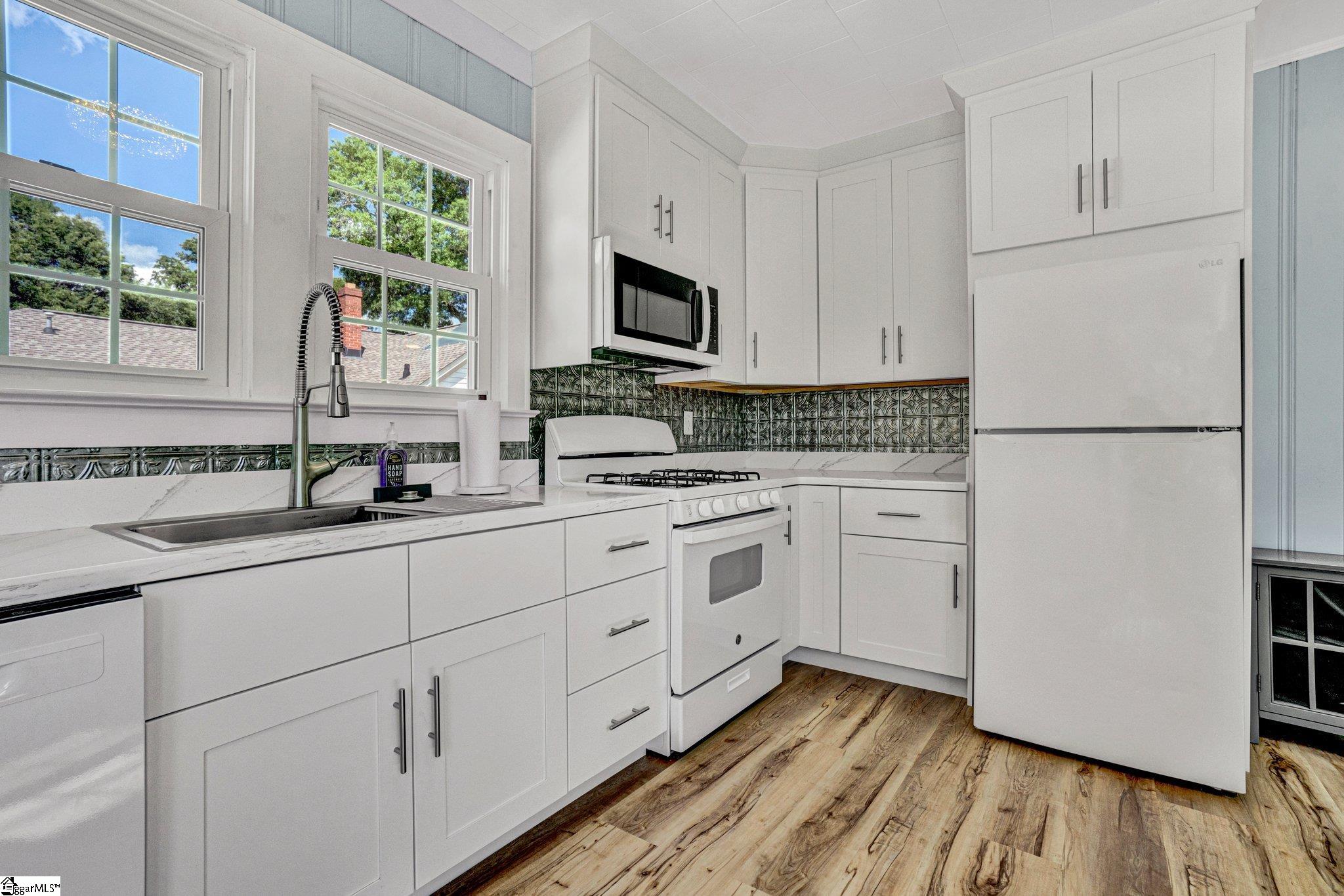 305 N Adair, Clinton, South Carolina image 3