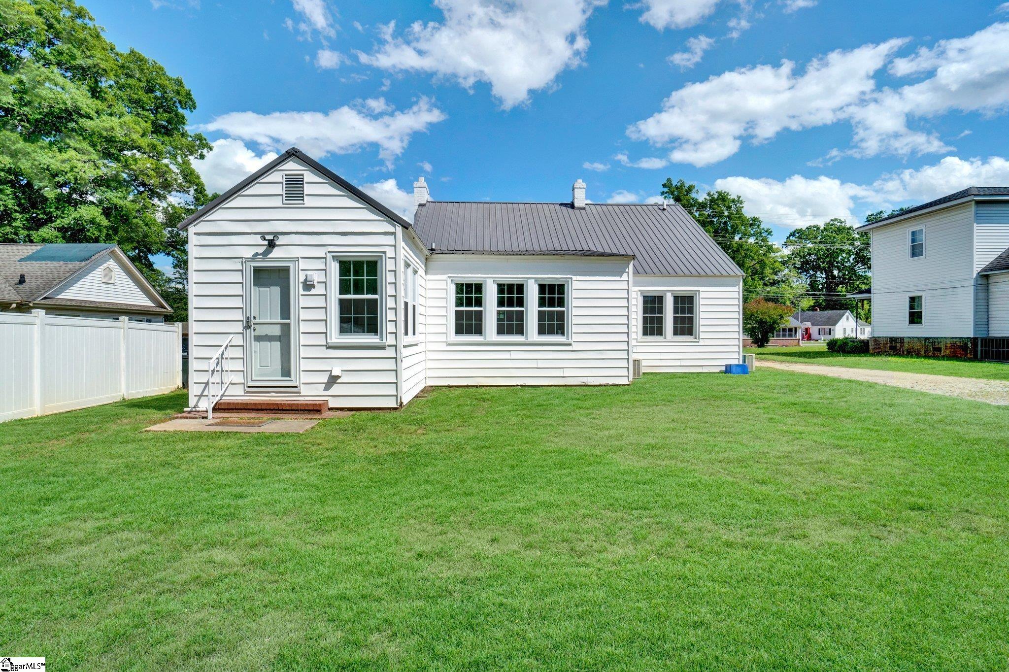 305 N Adair, Clinton, South Carolina image 29