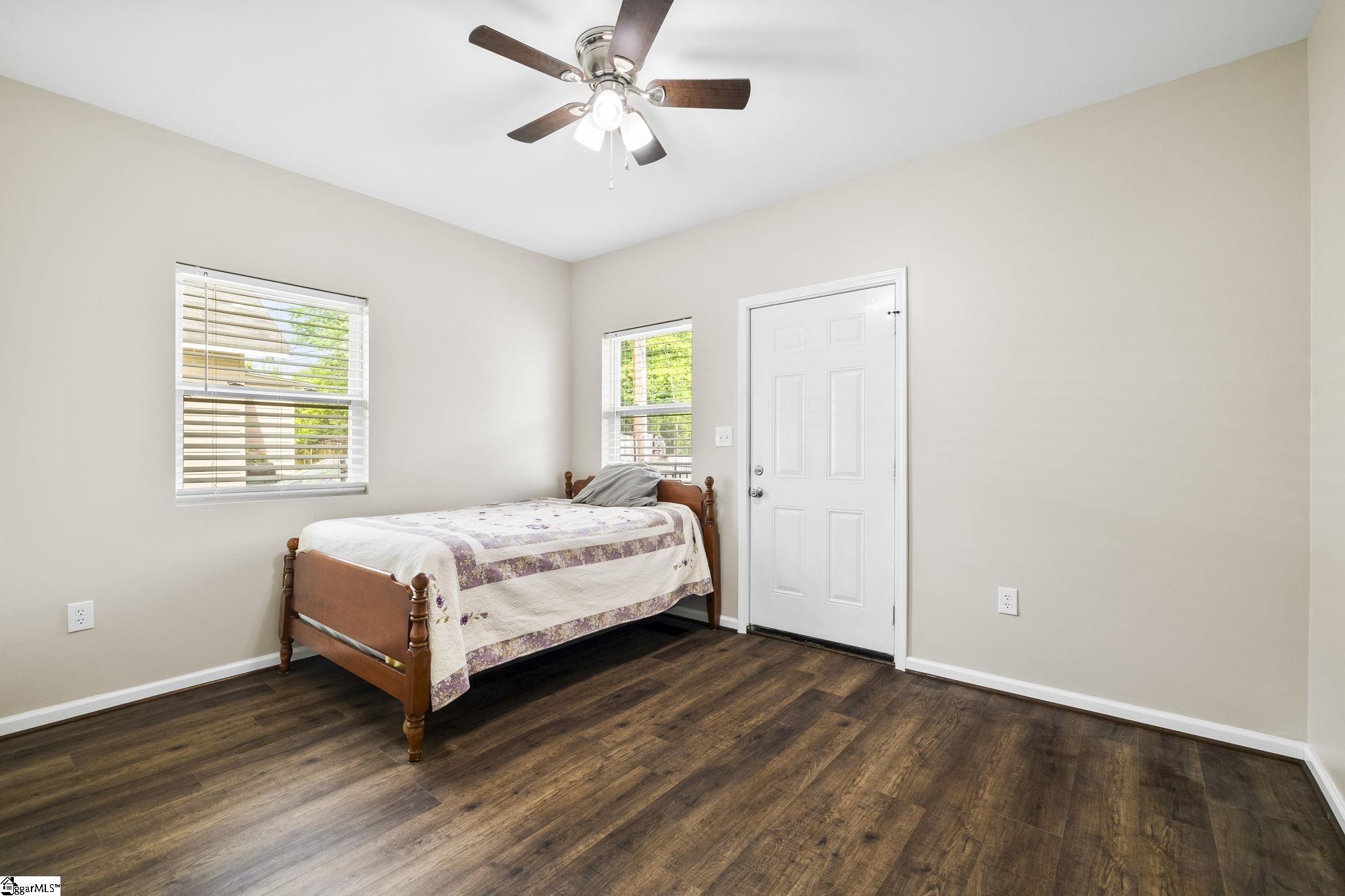 73 E 8th, Greenville, South Carolina image 17