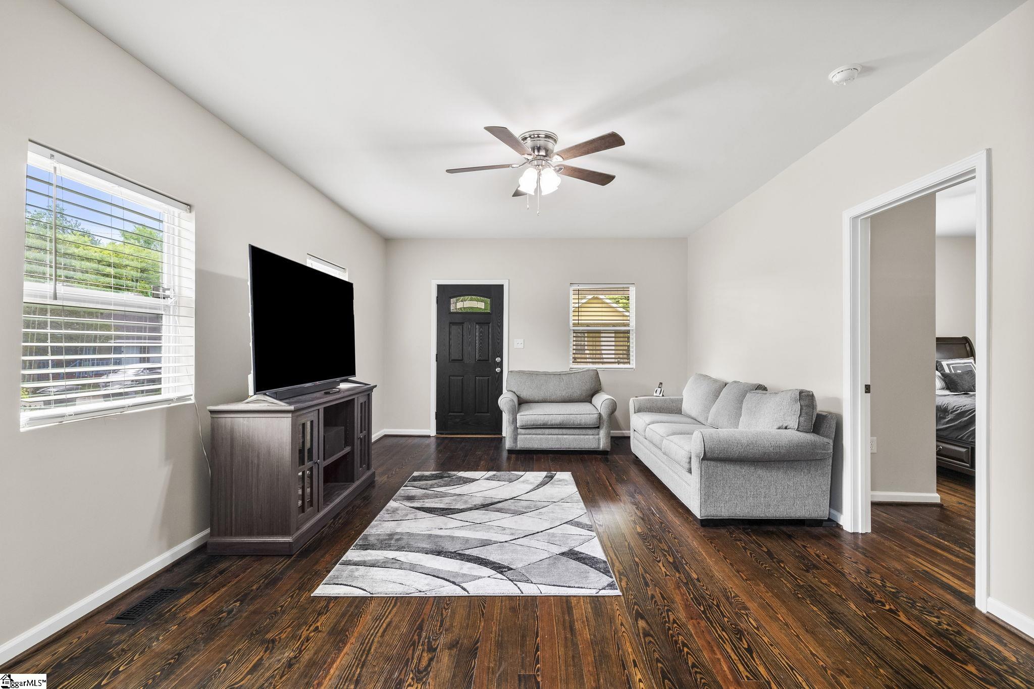 73 E 8th, Greenville, South Carolina image 4