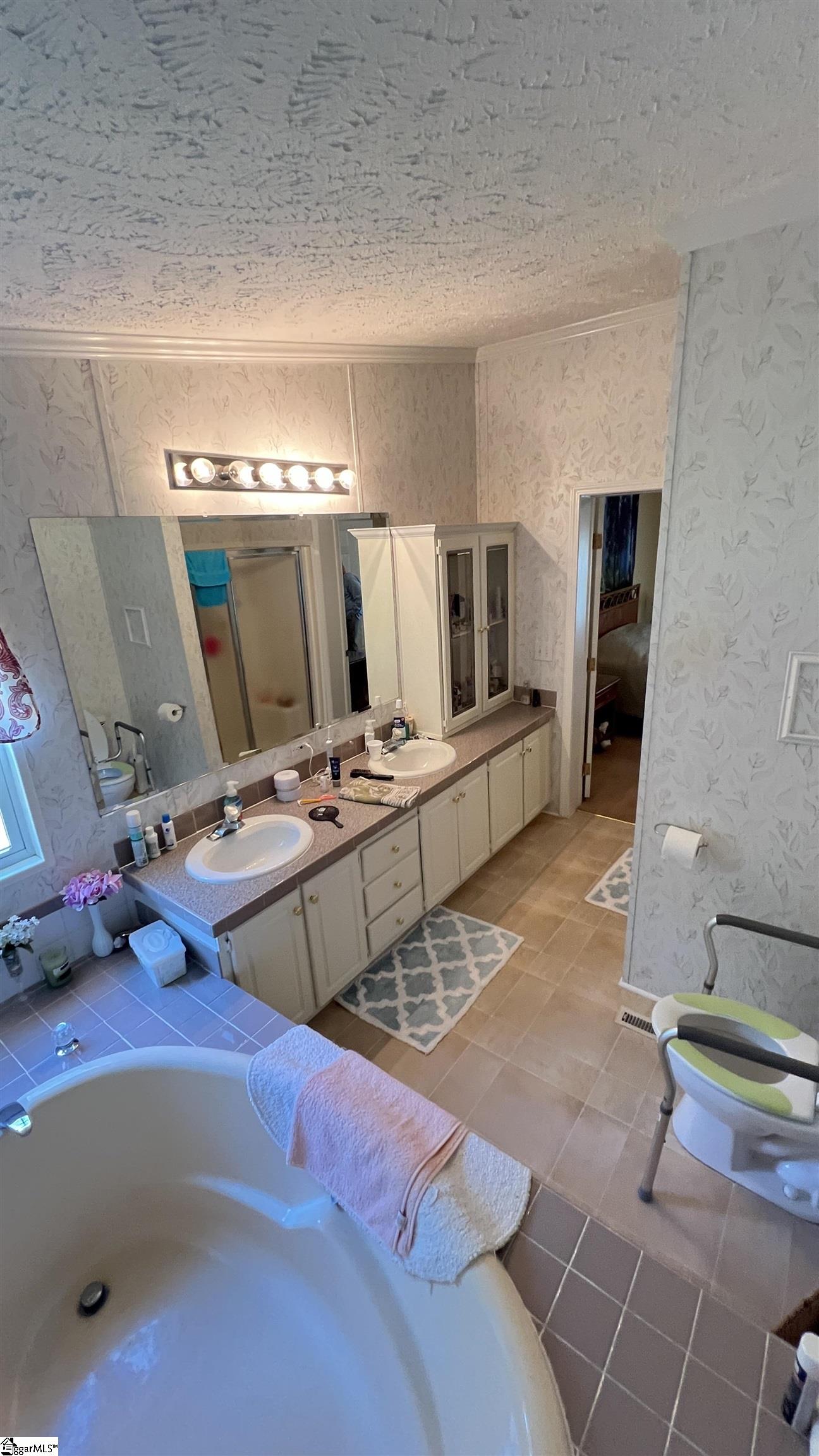 217 Suburban, Greenwood, South Carolina image 16