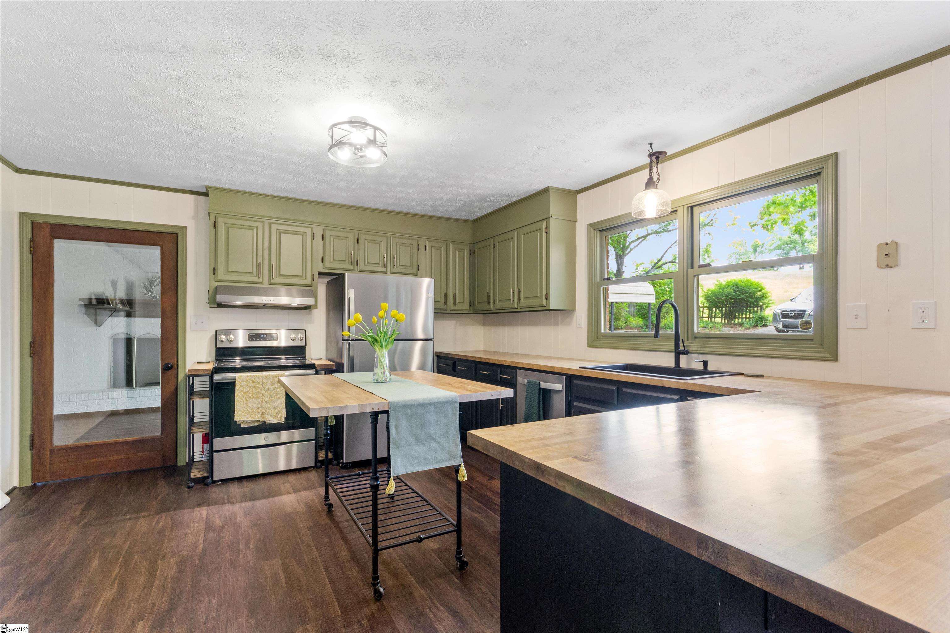 1121 Ireland, Pickens, South Carolina image 15