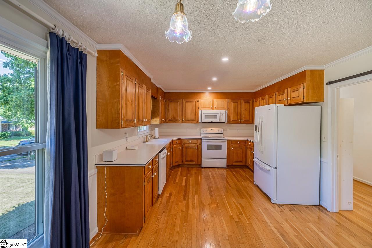 2 Meredith, Greenville, South Carolina image 16
