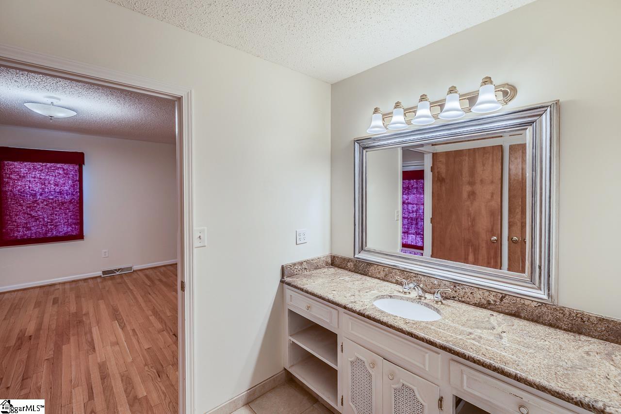 2 Meredith, Greenville, South Carolina image 34