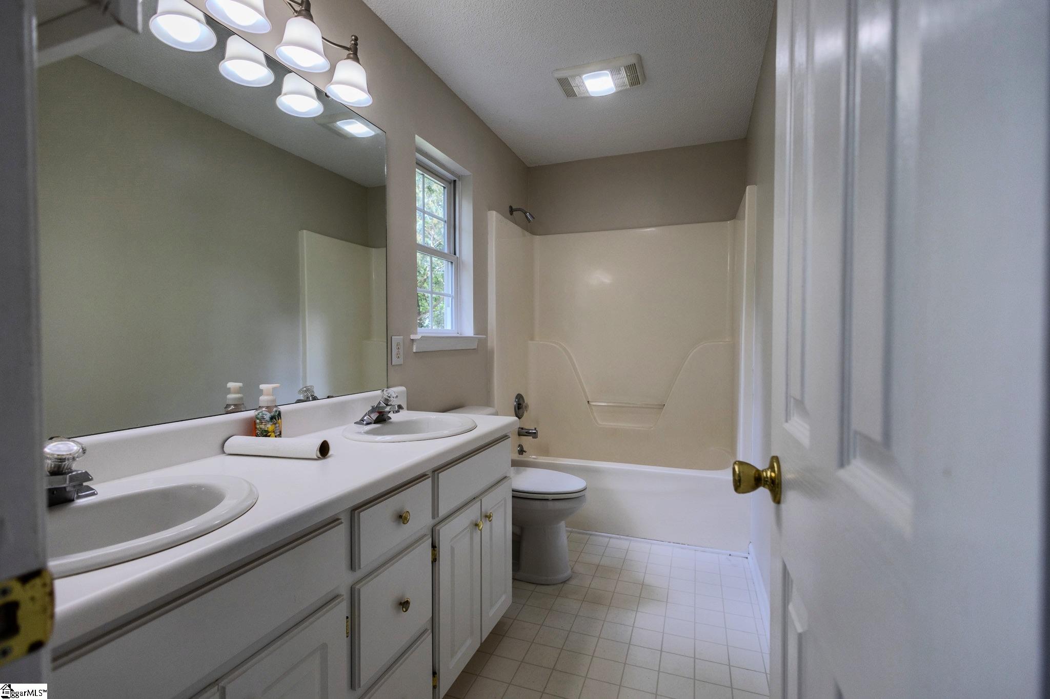 116 Oak Ridge, Greenwood, South Carolina image 8