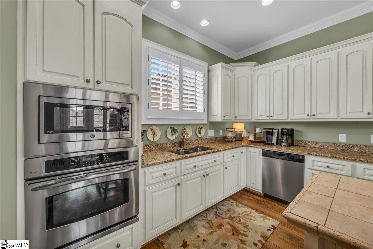 2 Arezzo, Greenville, South Carolina image 12