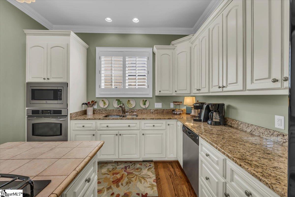 2 Arezzo, Greenville, South Carolina image 13