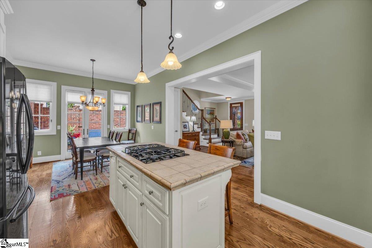 2 Arezzo, Greenville, South Carolina image 14