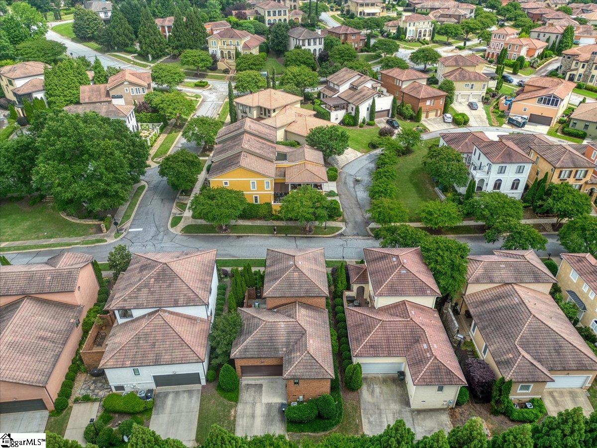 2 Arezzo, Greenville, South Carolina image 36