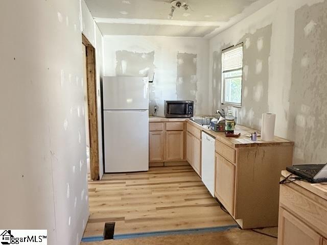 104 Esther, Easley, South Carolina image 3