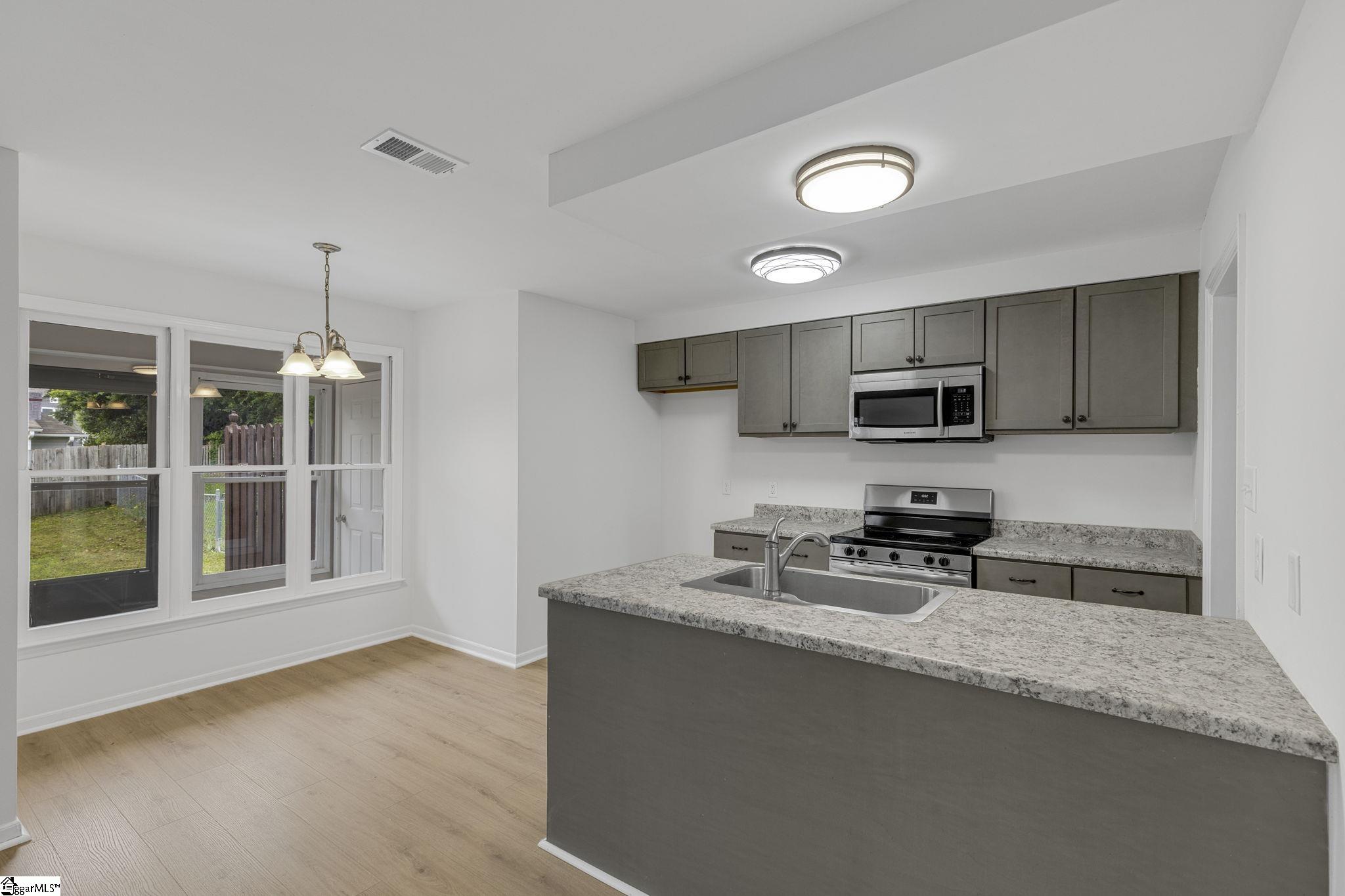 528 Market, Spartanburg, South Carolina image 12