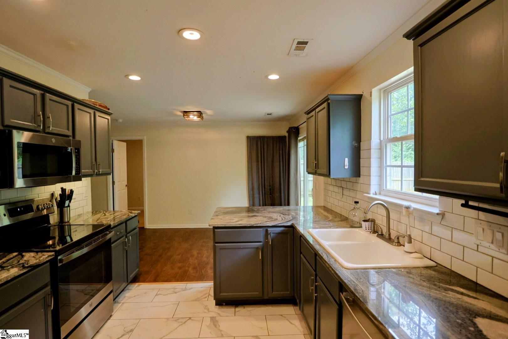 208 Catterick, Fountain Inn, South Carolina image 7