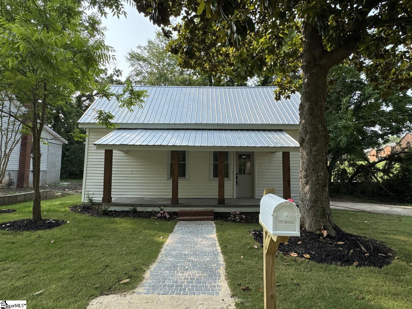 800 W Hampton, Laurens, South Carolina image 2