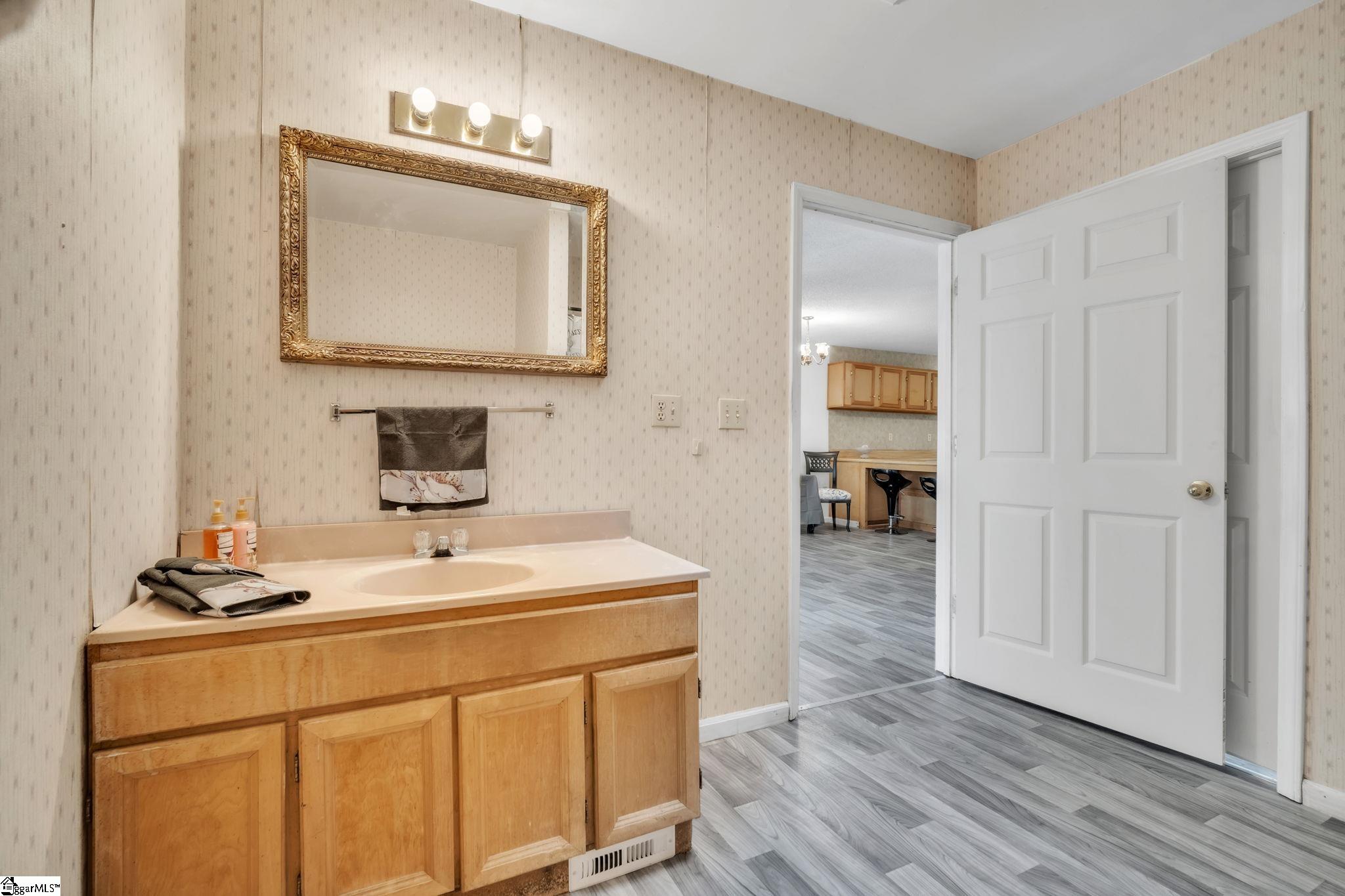 207 Starnes, Laurens, South Carolina image 12