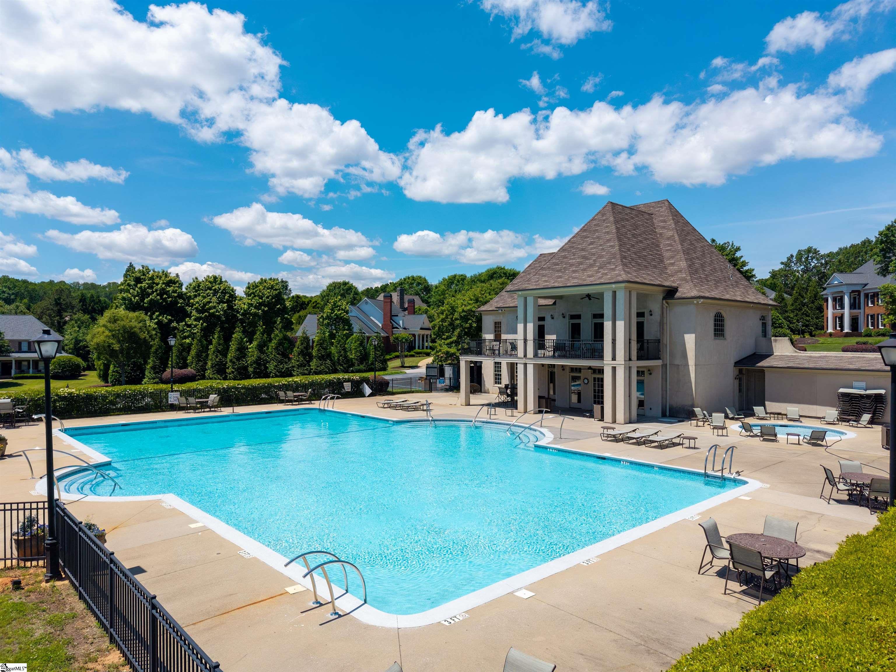 Pool & Clubhouse