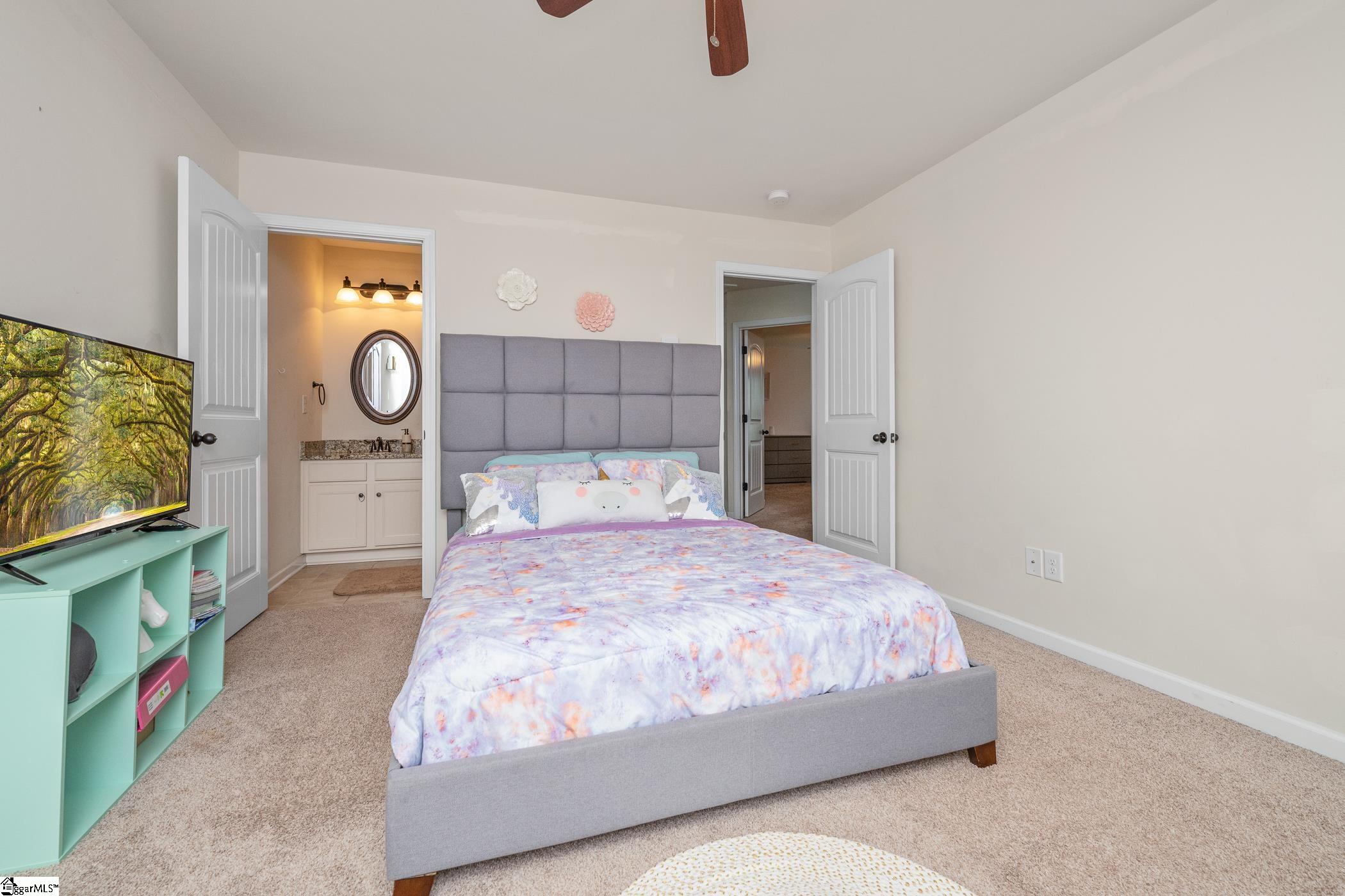 4th Bedroom W/Full size bathroom