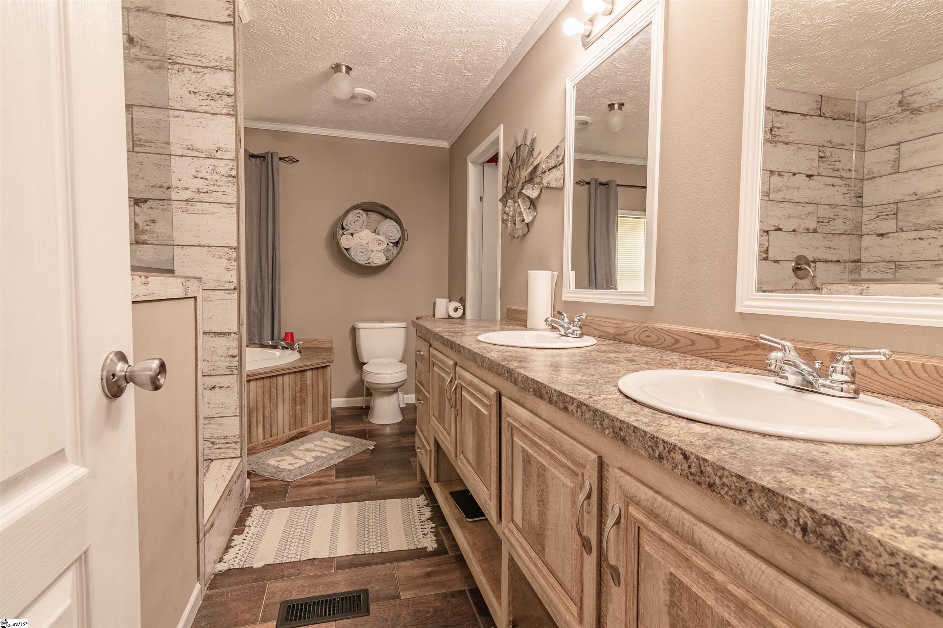 35 W Burns, Travelers Rest, South Carolina image 21