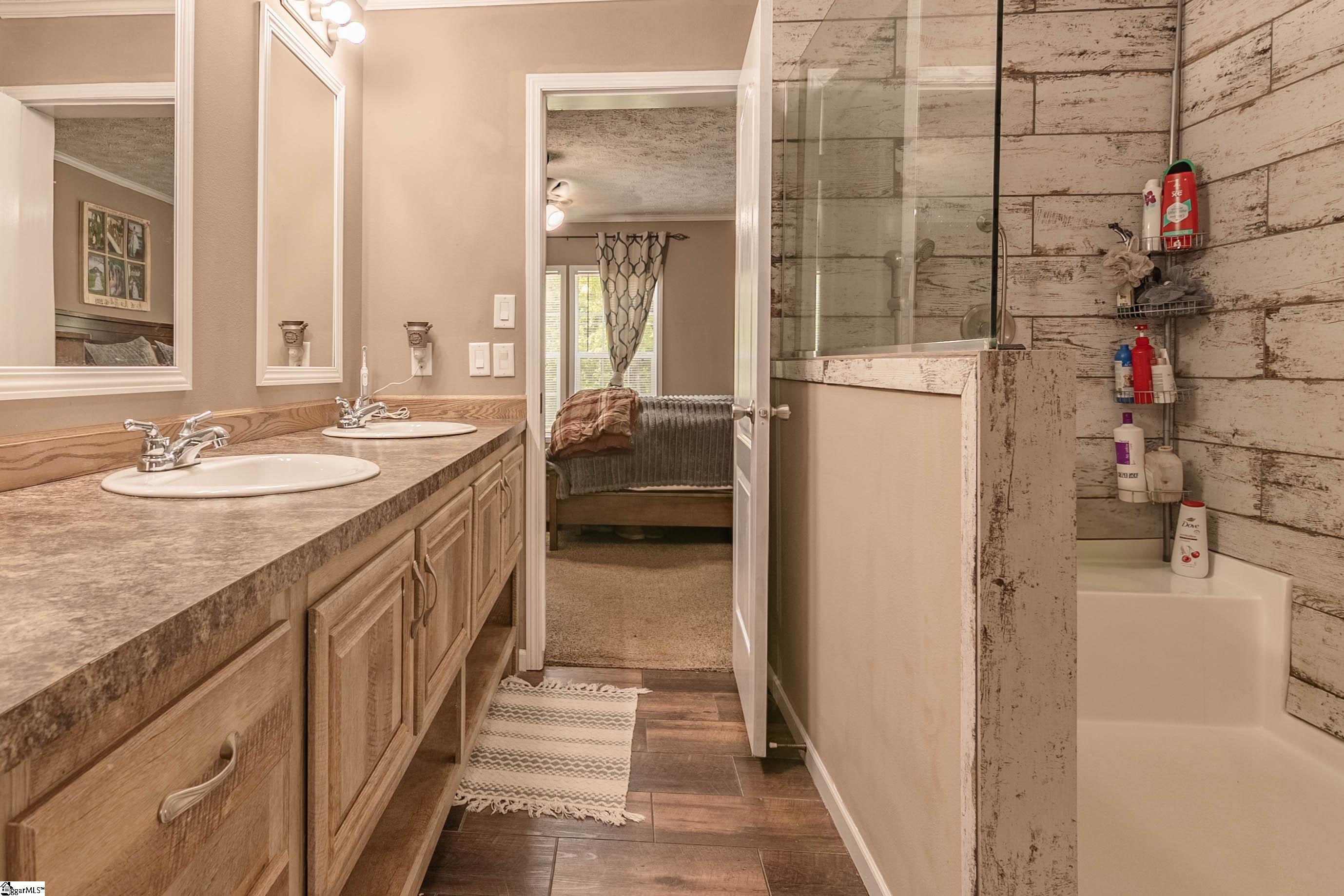 35 W Burns, Travelers Rest, South Carolina image 22