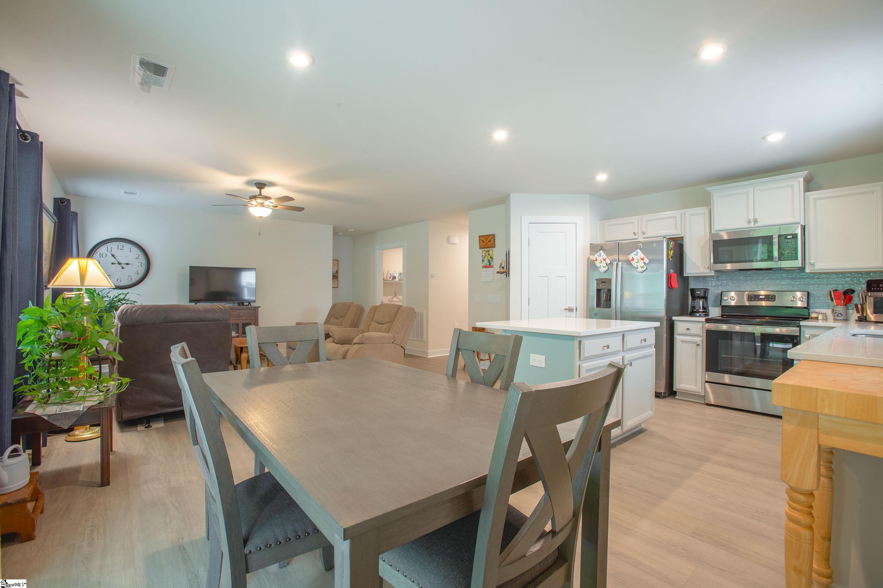 300 Stockland, Fountain Inn, South Carolina image 11