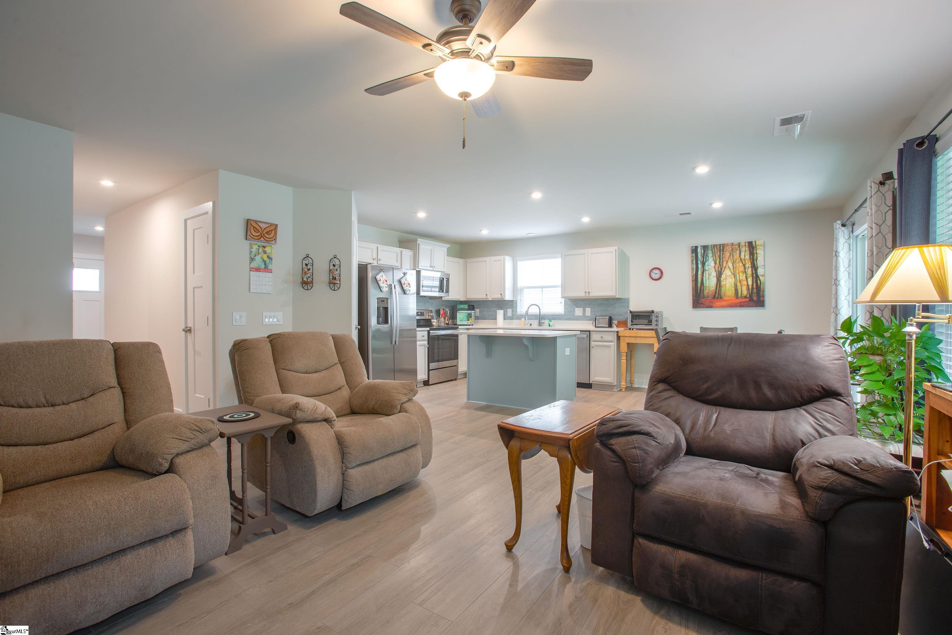 300 Stockland, Fountain Inn, South Carolina image 14
