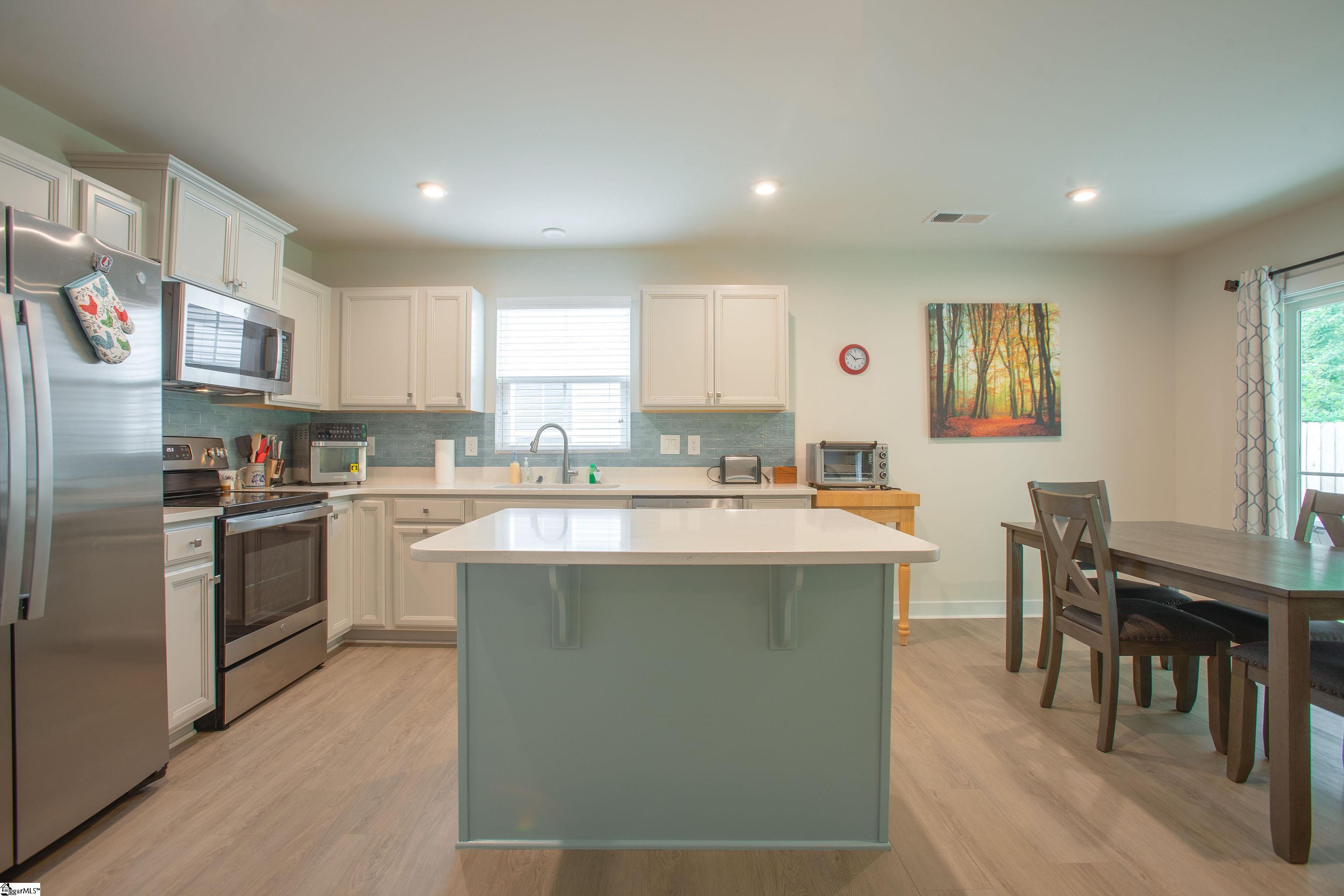 300 Stockland, Fountain Inn, South Carolina image 5