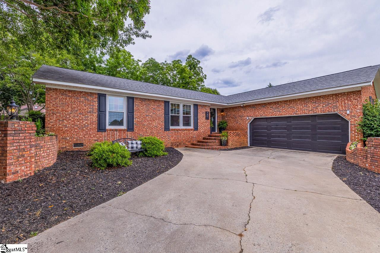 301 Devenger, Greer, South Carolina image 2