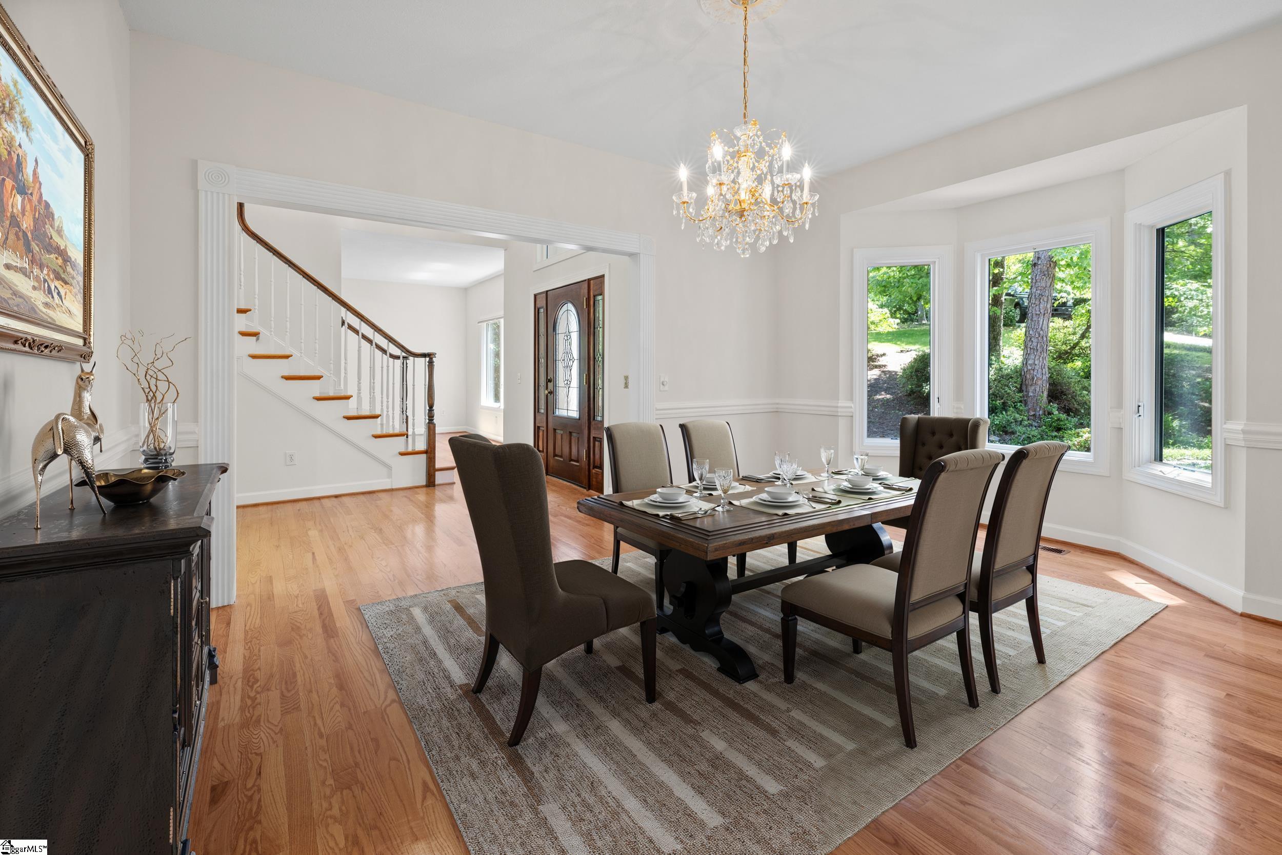 VIRTUAL STAGING DINING ROOM