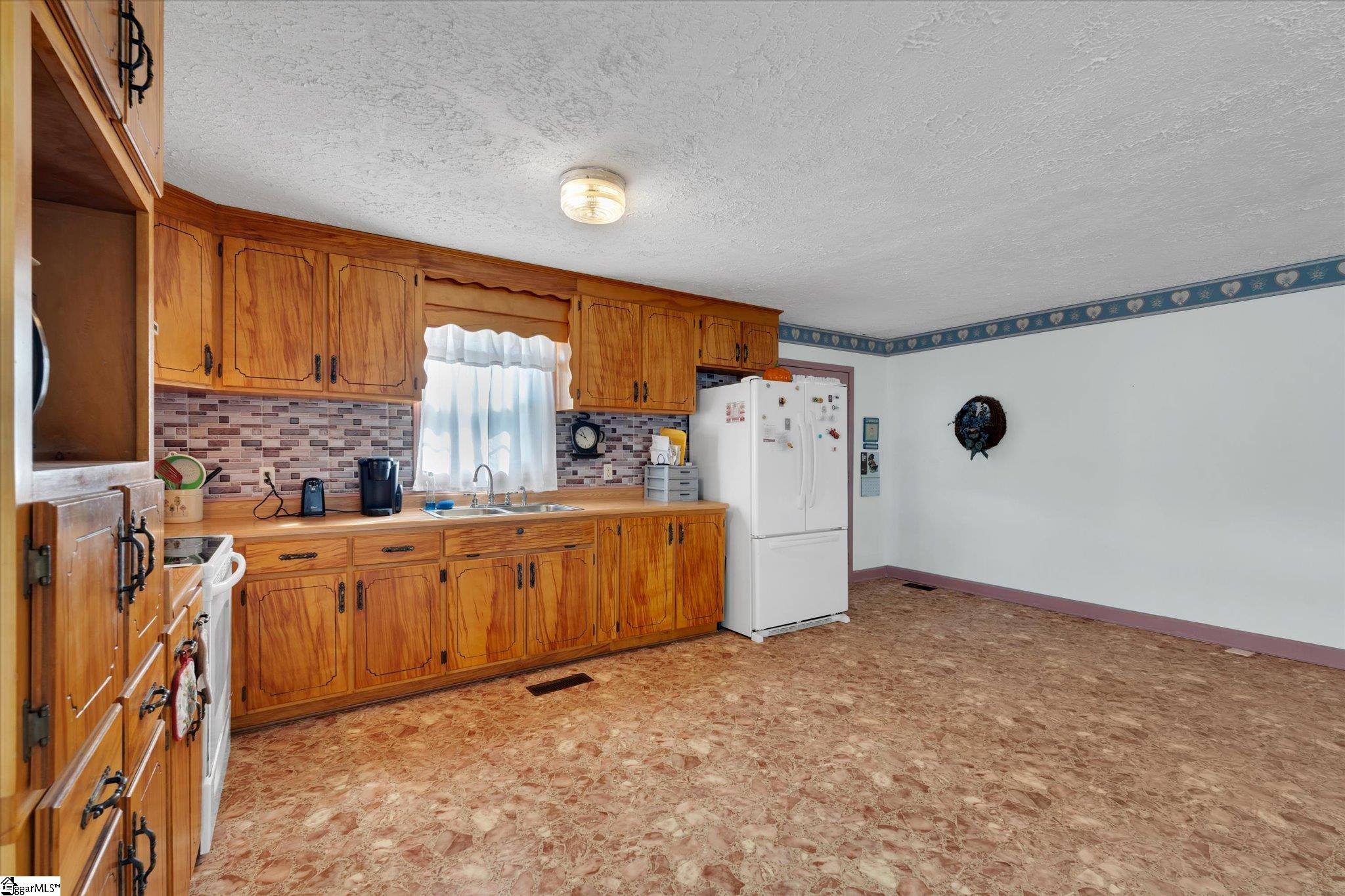 109 Pinewood, Clinton, South Carolina image 12