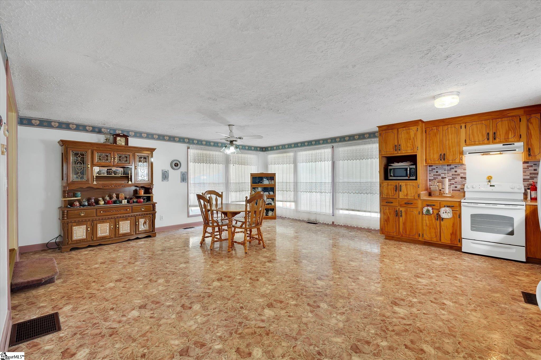 109 Pinewood, Clinton, South Carolina image 16