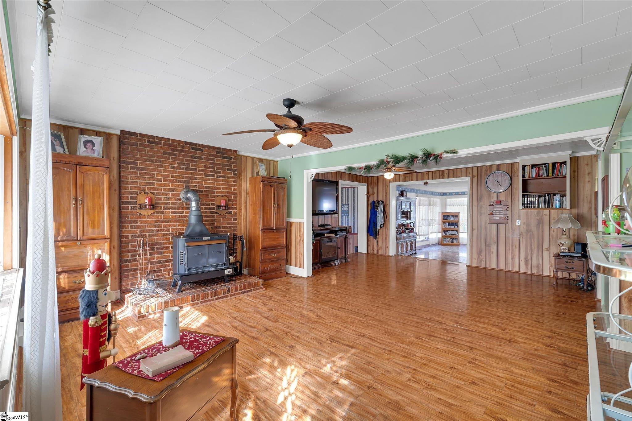 109 Pinewood, Clinton, South Carolina image 3