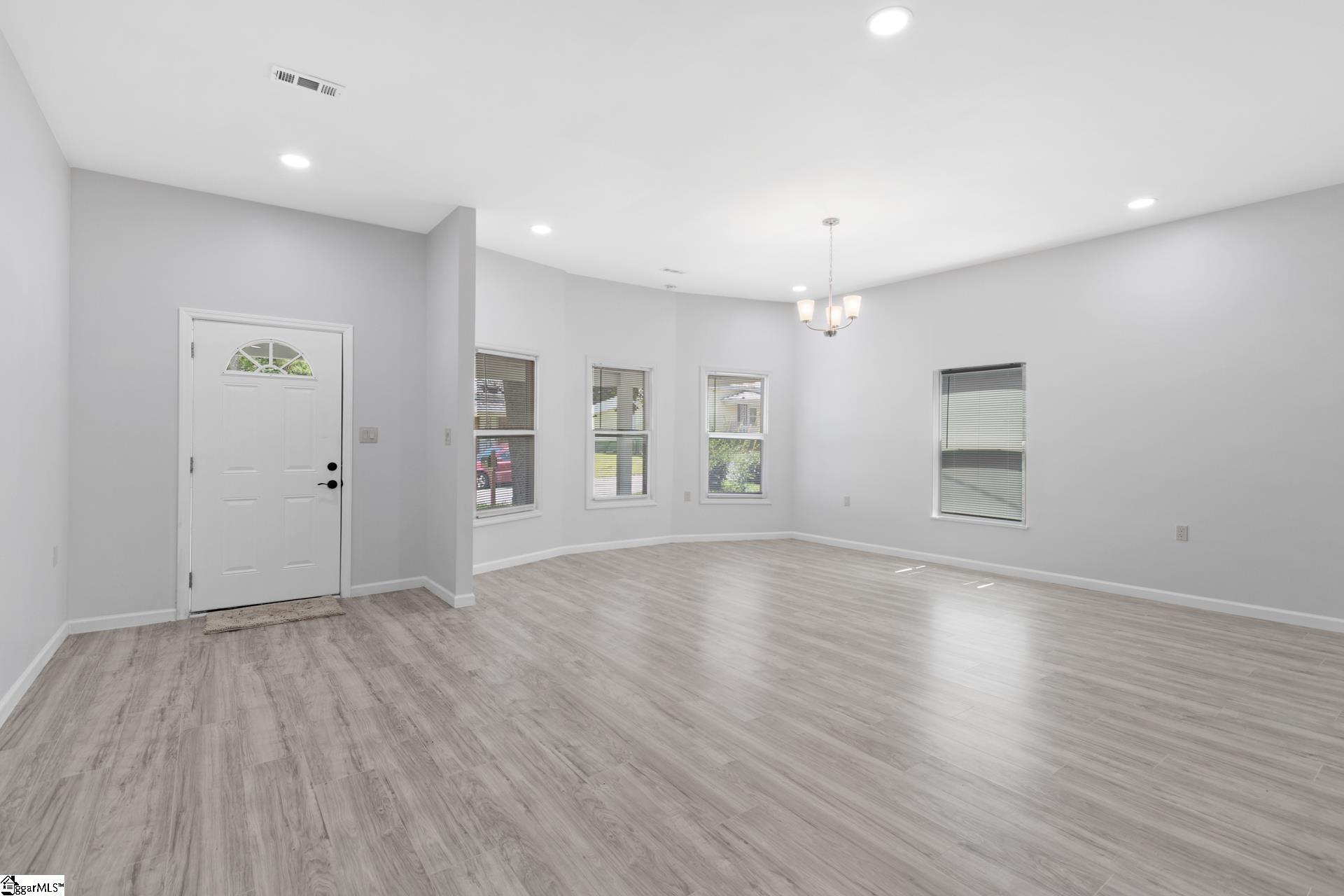 904 W Hampton, Laurens, South Carolina image 6