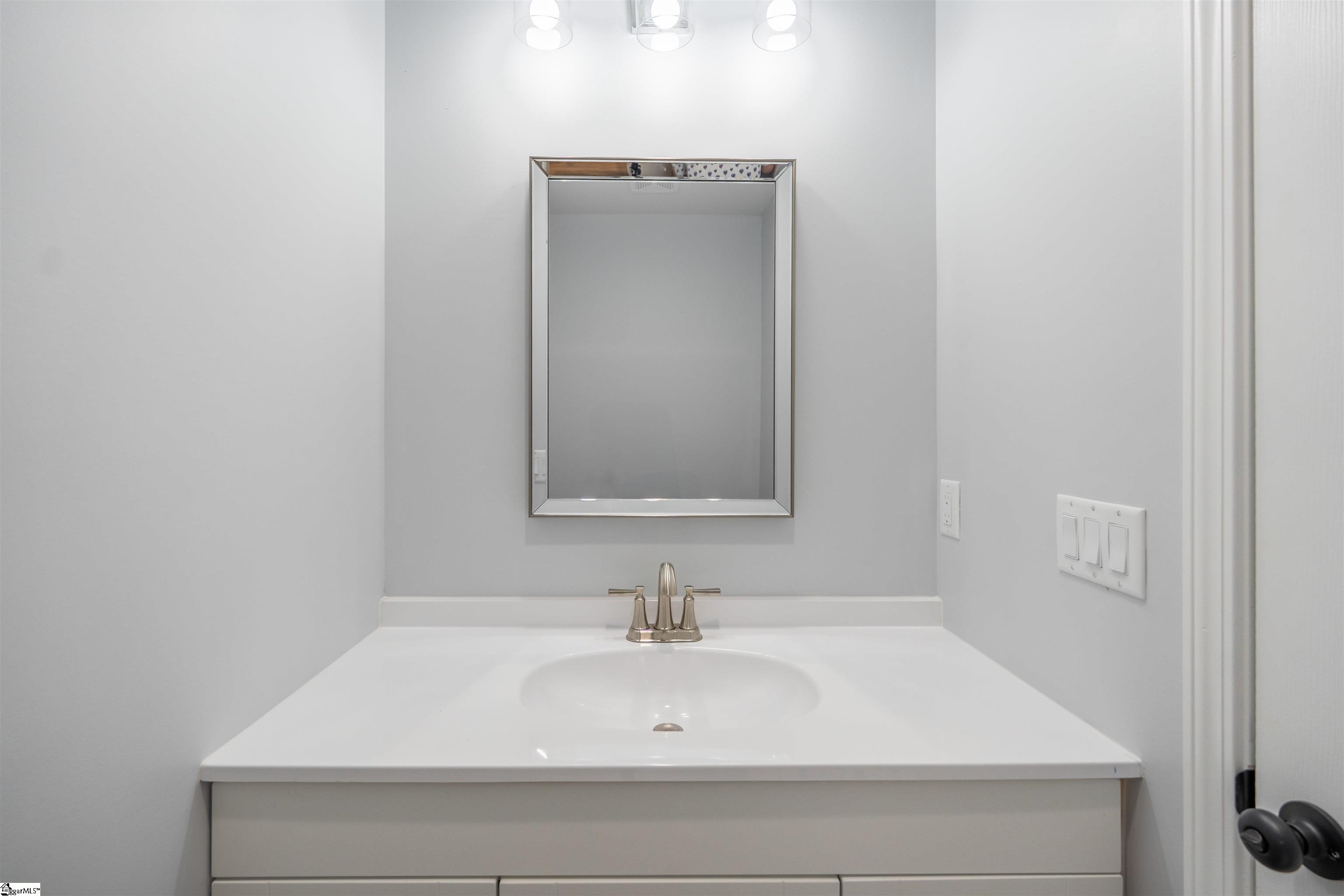 Guest bath on 1st floor