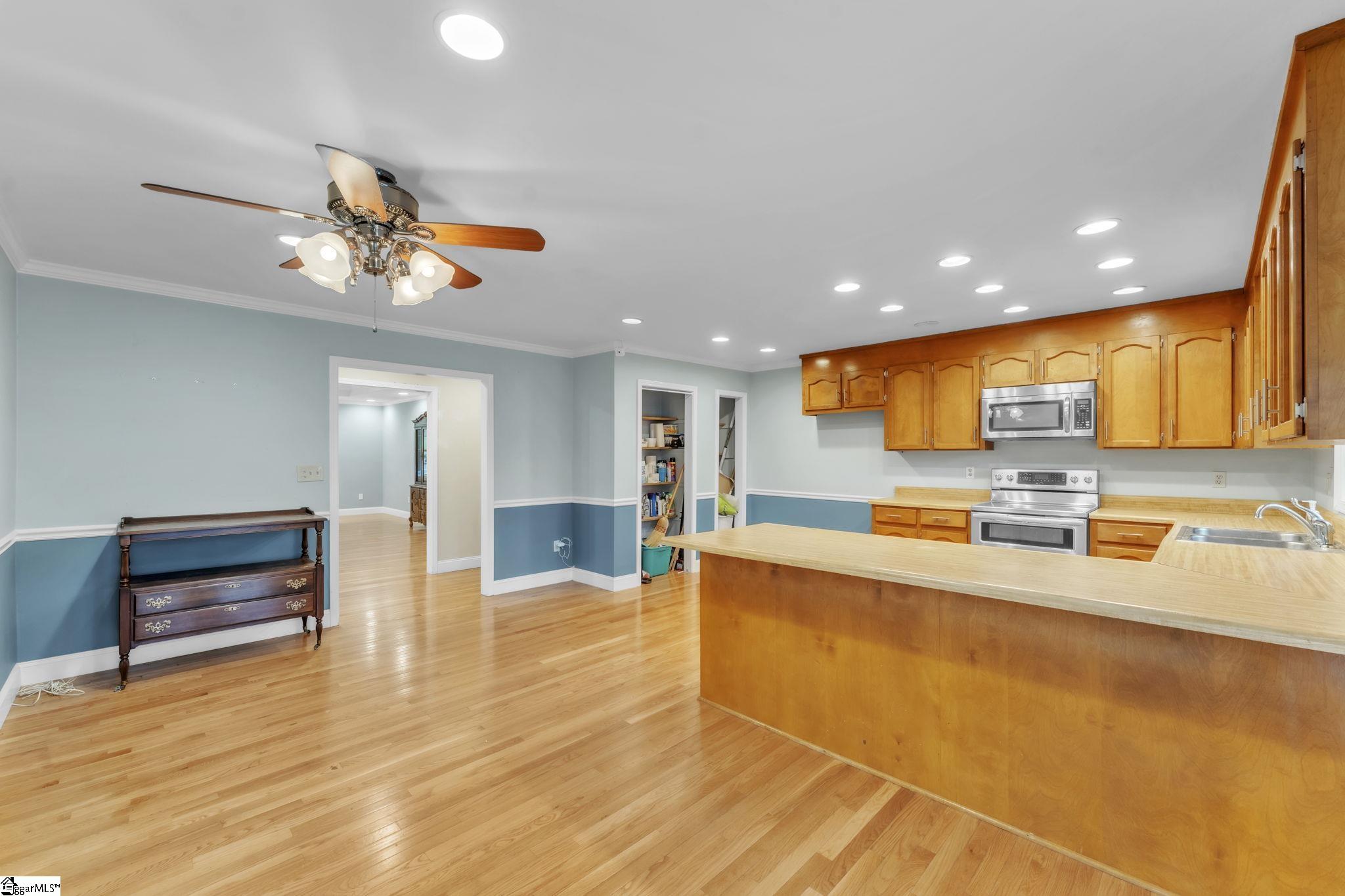 1 Moultrie, Taylors, South Carolina image 6