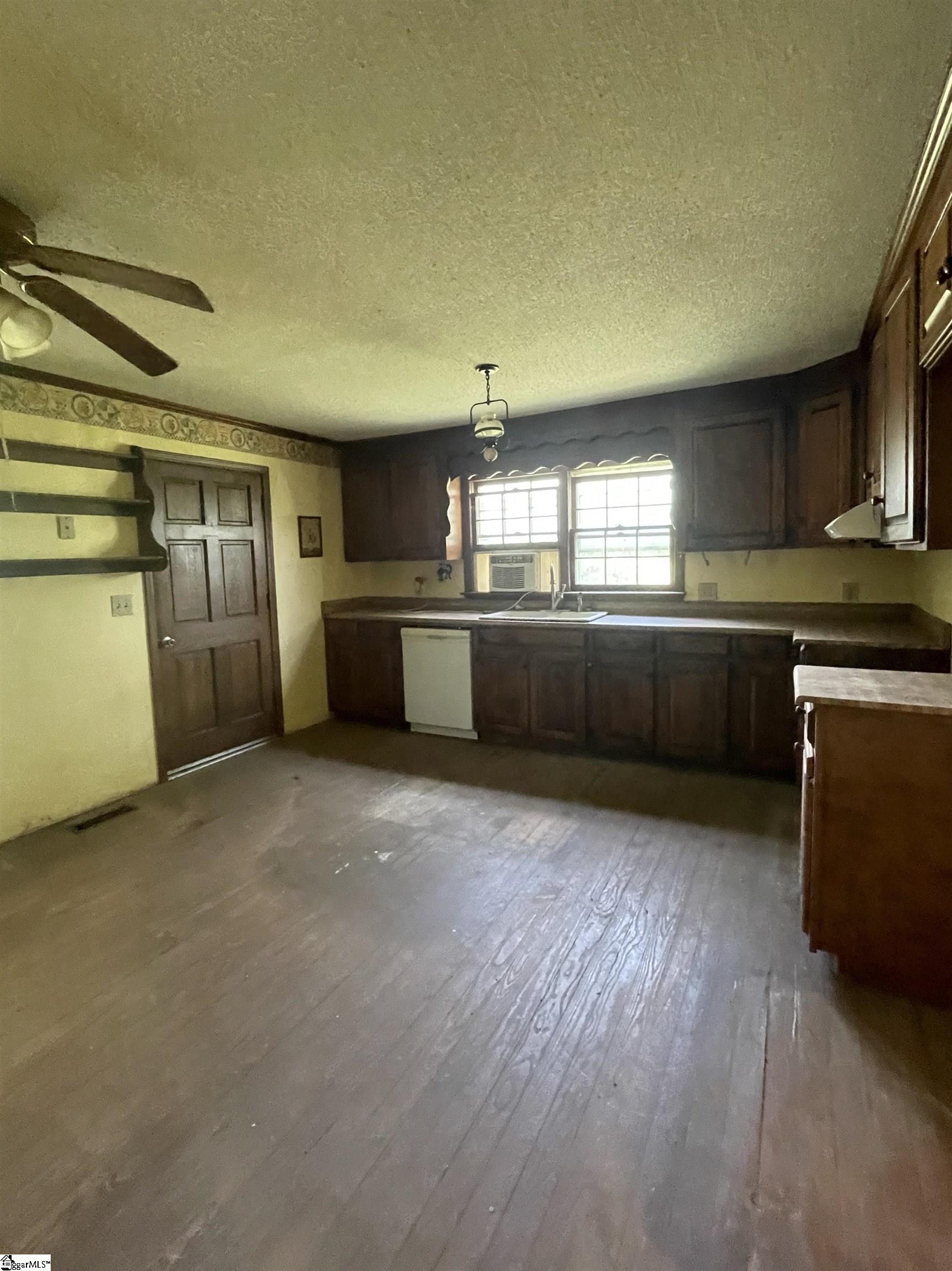 875 Love And Care, Six Mile, South Carolina image 8