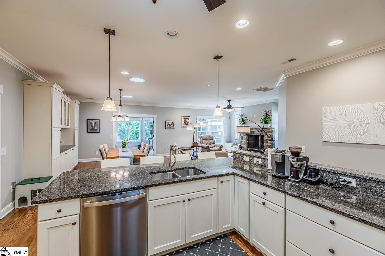 64 Montague, Greenville, South Carolina image 13