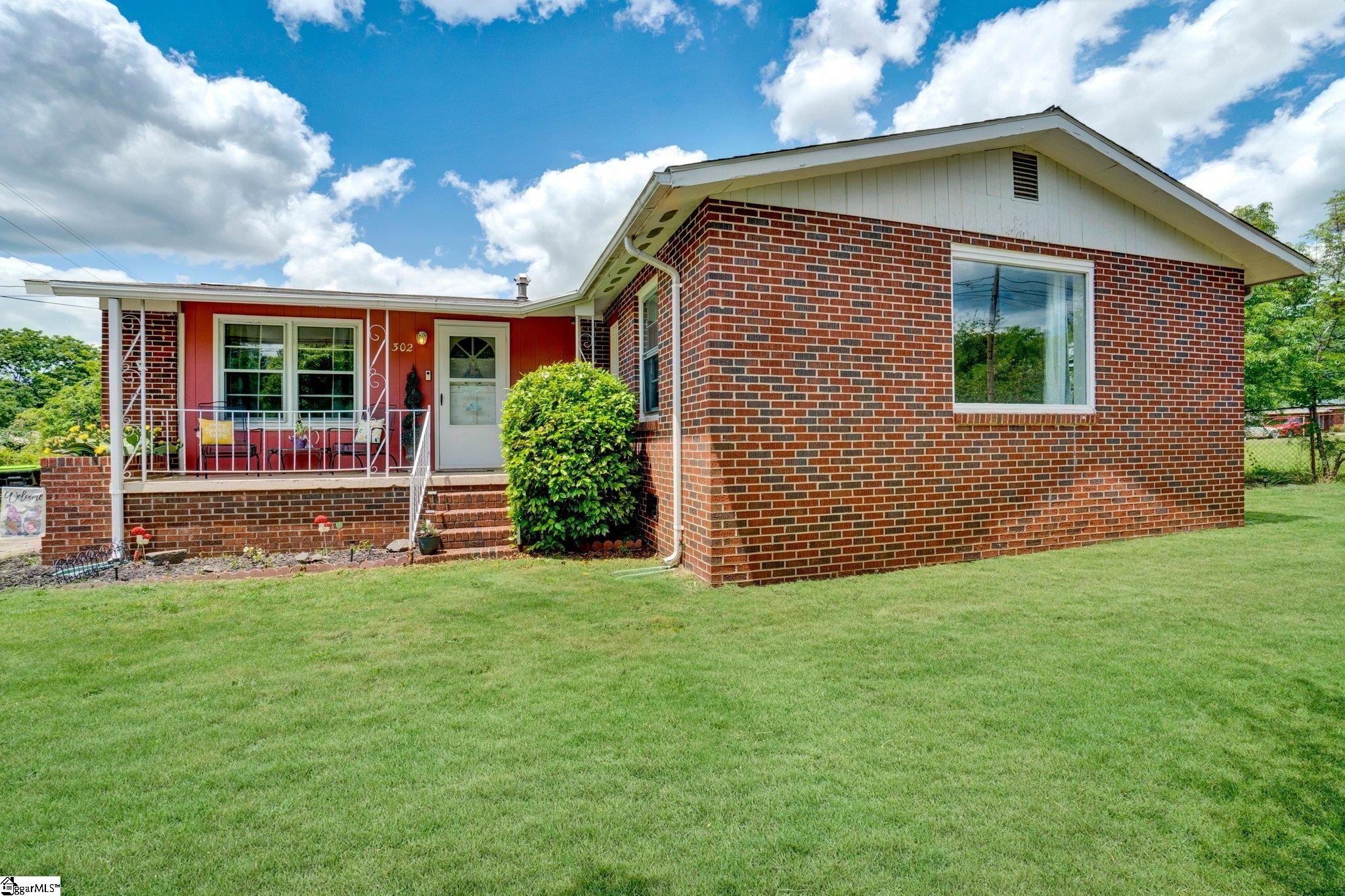 302 Douglas, Laurens, South Carolina image 2