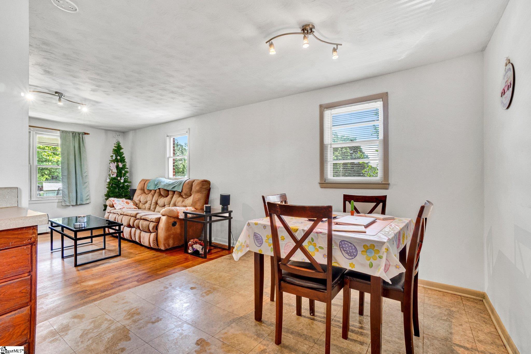 302 Douglas, Laurens, South Carolina image 11