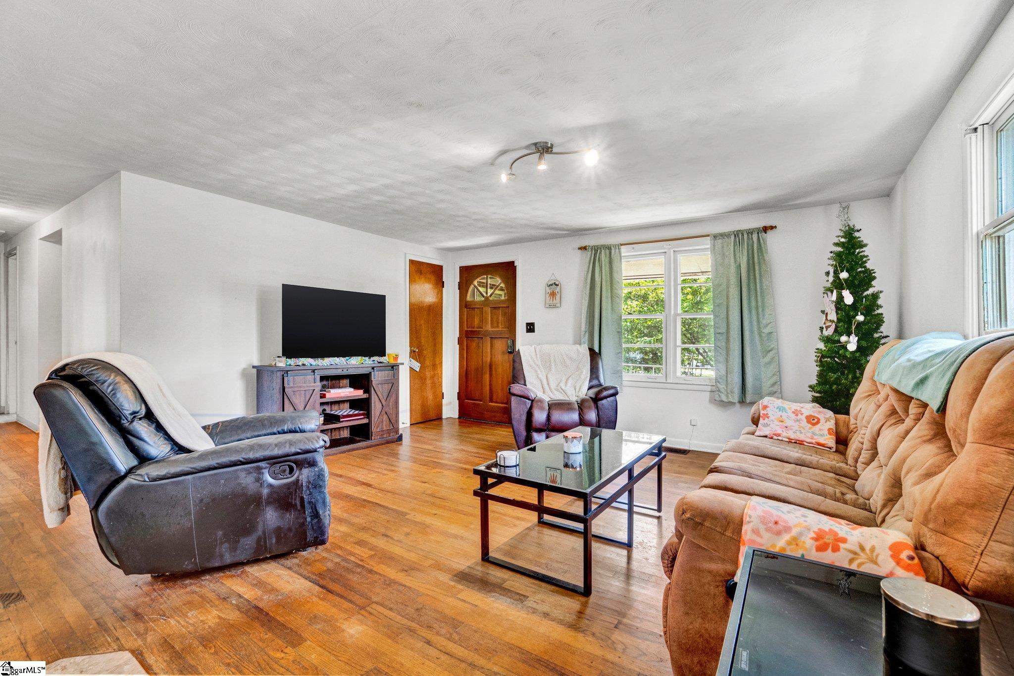 302 Douglas, Laurens, South Carolina image 13