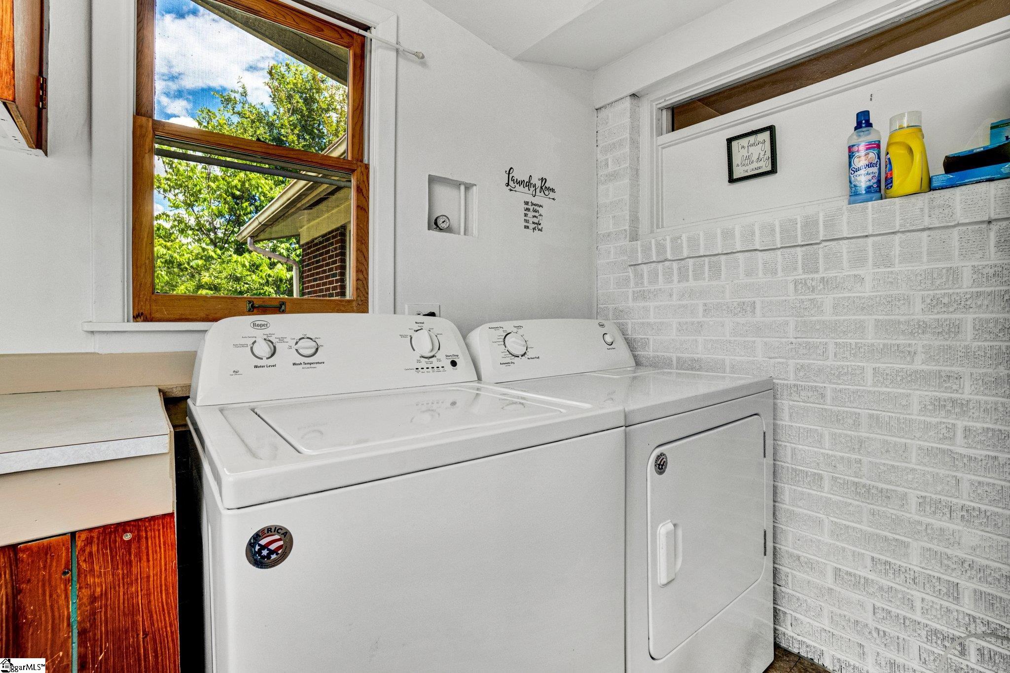 302 Douglas, Laurens, South Carolina image 21