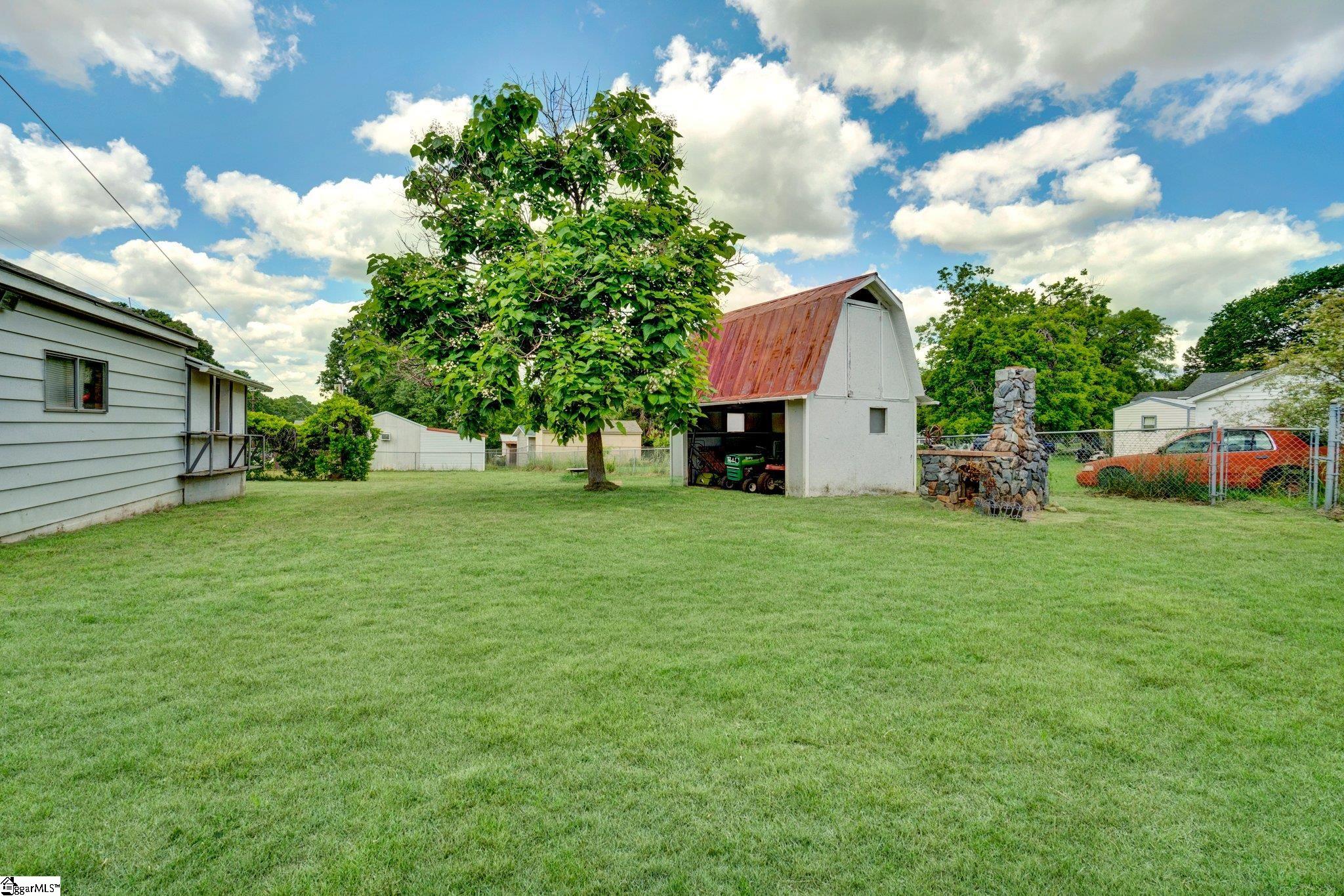 302 Douglas, Laurens, South Carolina image 29