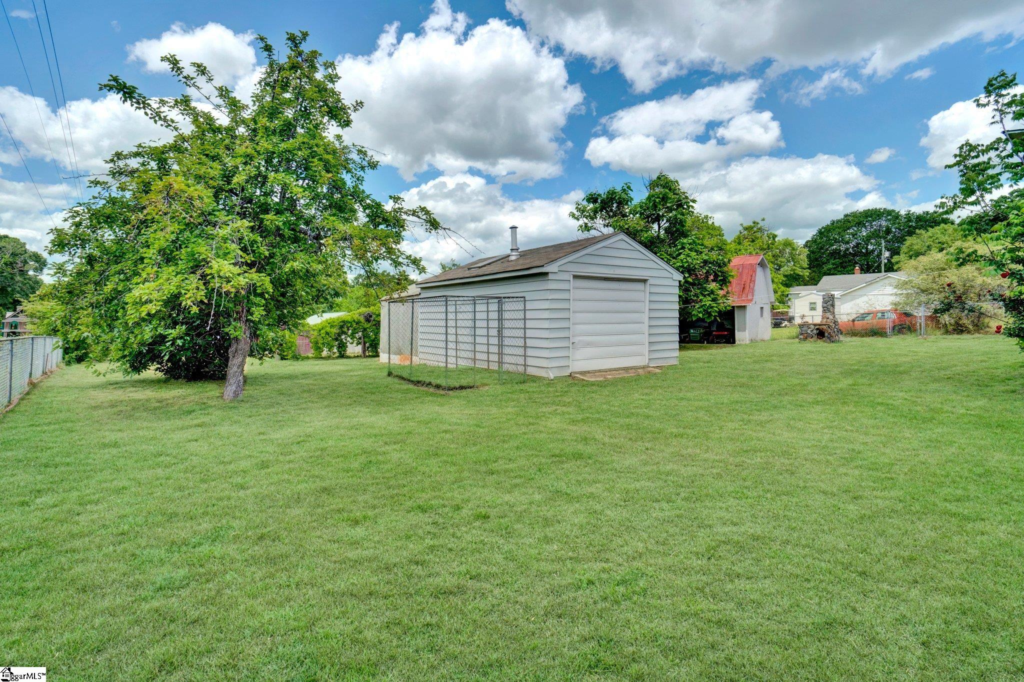 302 Douglas, Laurens, South Carolina image 30