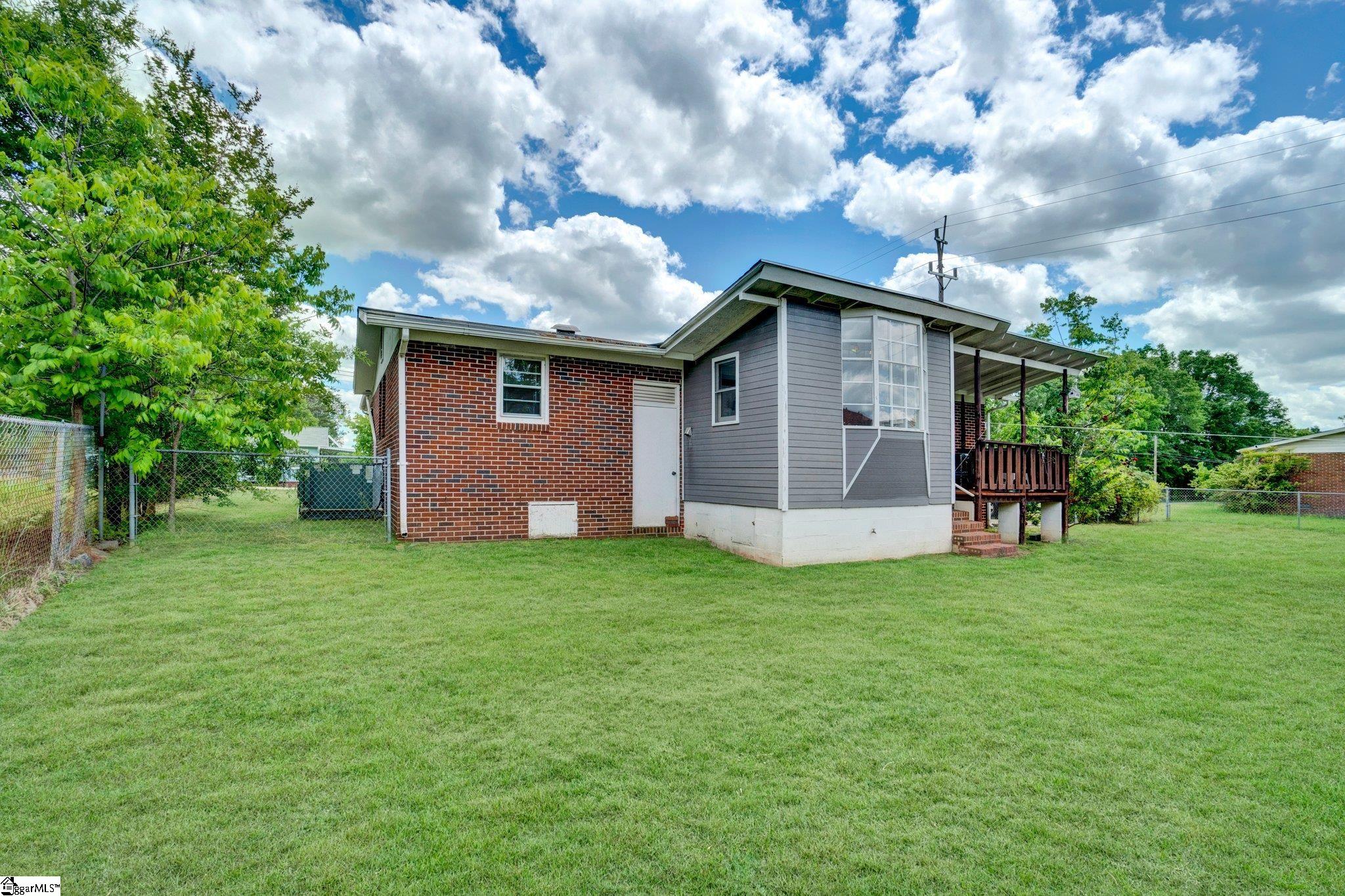 302 Douglas, Laurens, South Carolina image 32