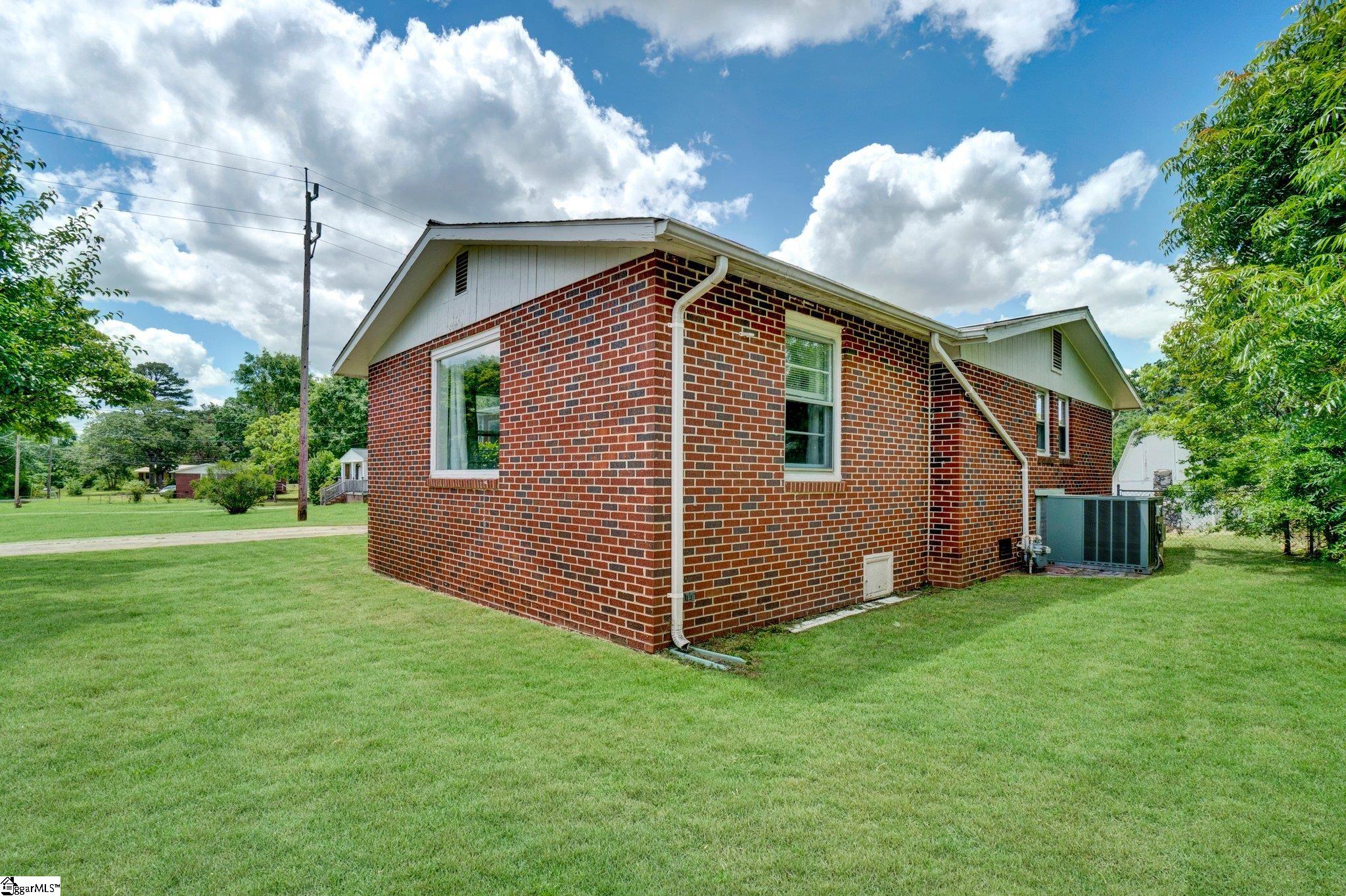302 Douglas, Laurens, South Carolina image 36