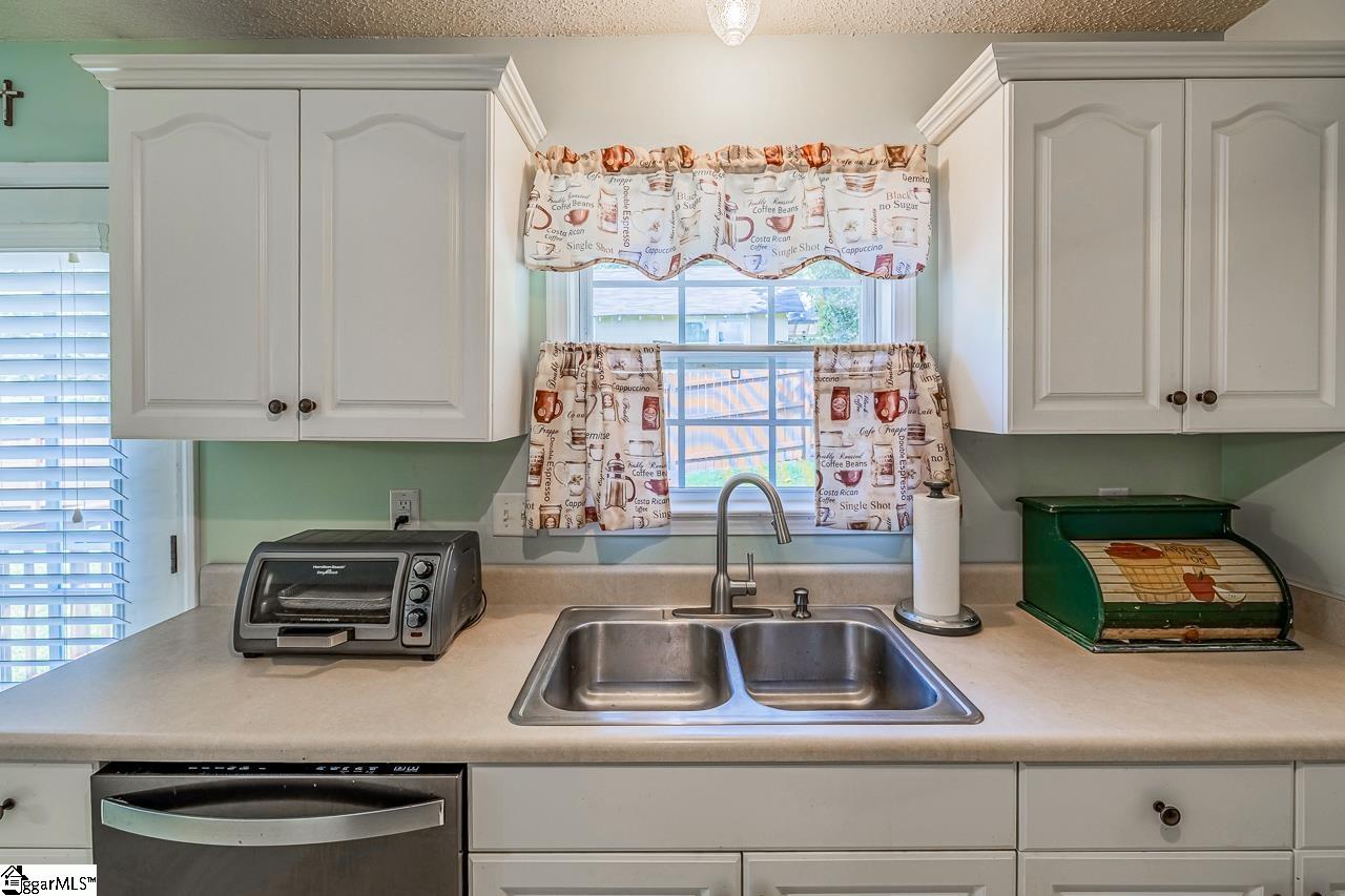 11 Parker, Taylors, South Carolina image 12