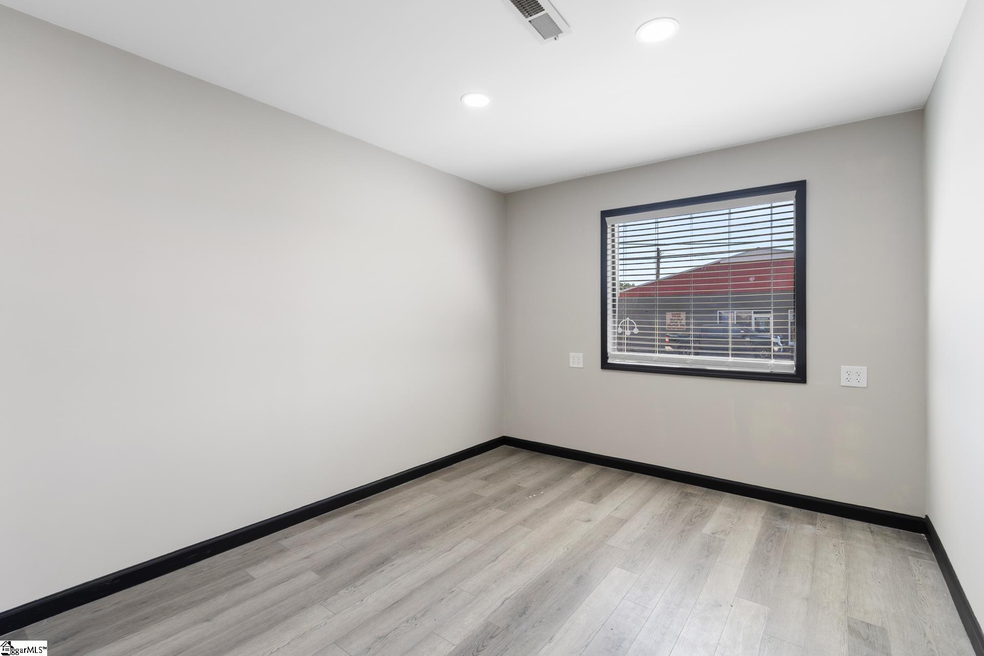 327 W Main, Clinton, South Carolina image 17